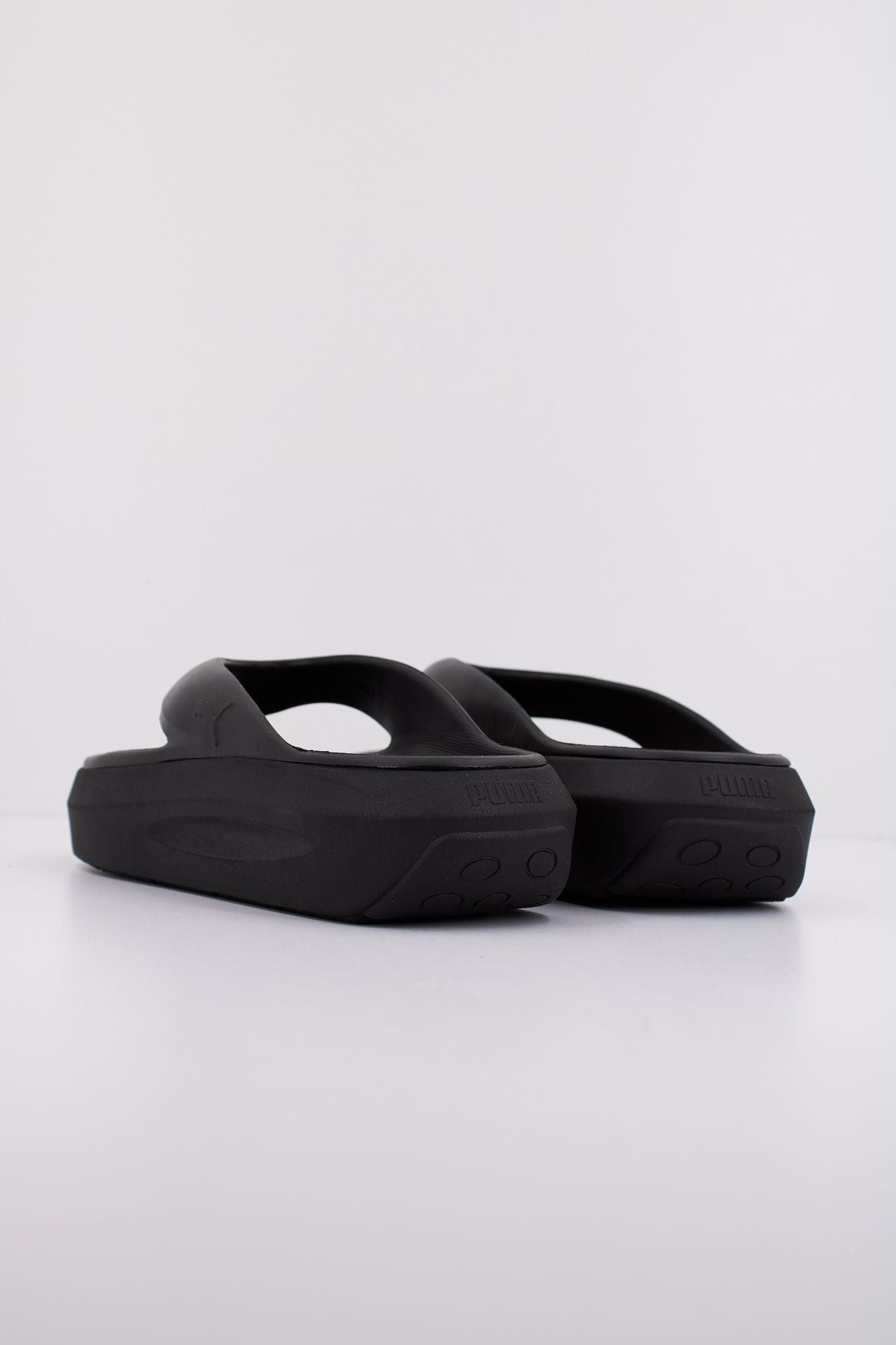PUMA FLATTER FLIP en color NEGRO (4)