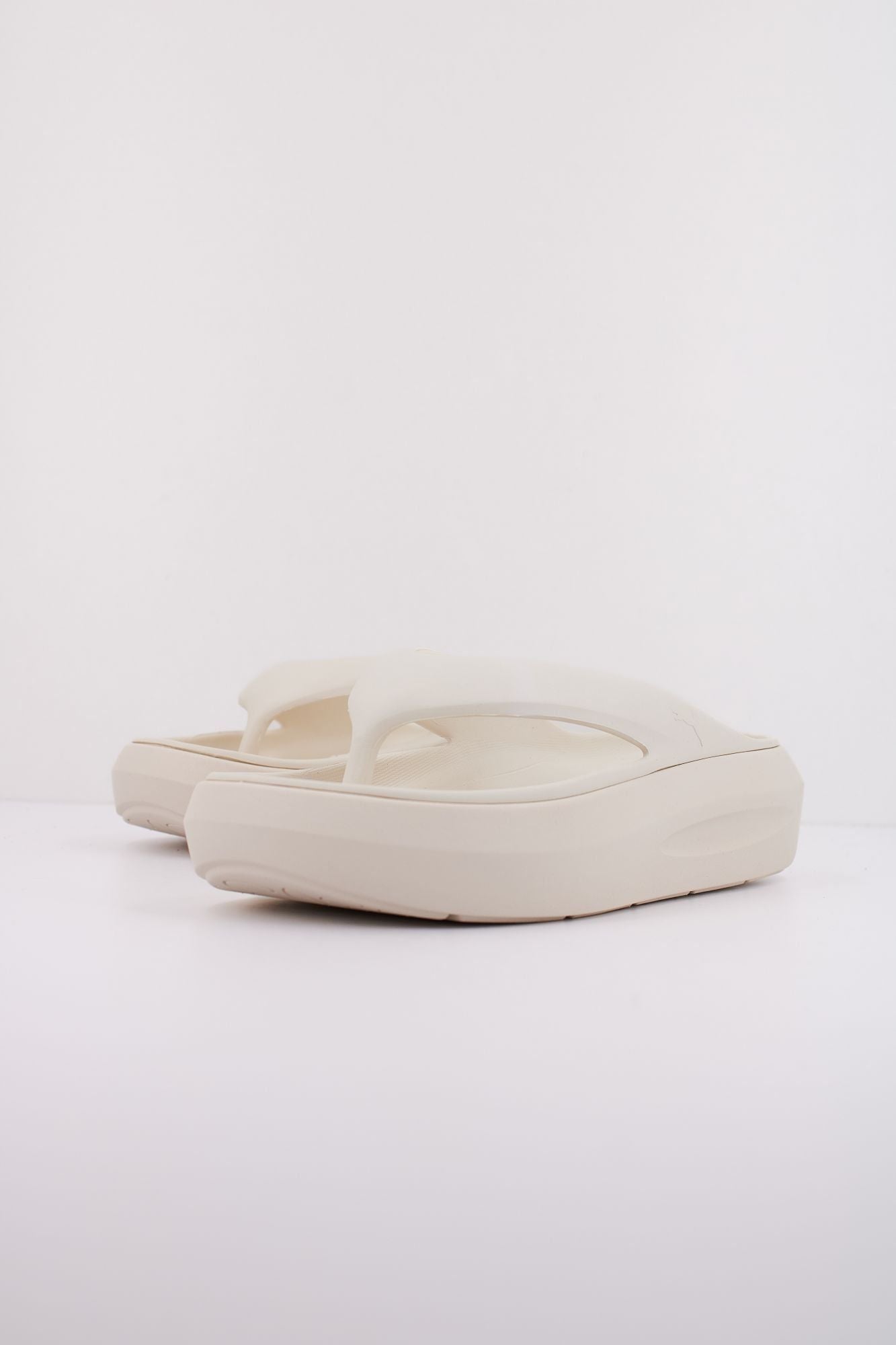 PUMA FLATTER FLIP en color BLANCO (2)