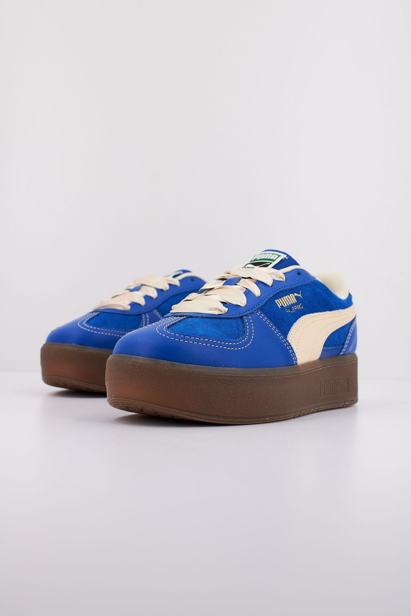 PUMA ELEVATA CF WNS en color AZUL (2)