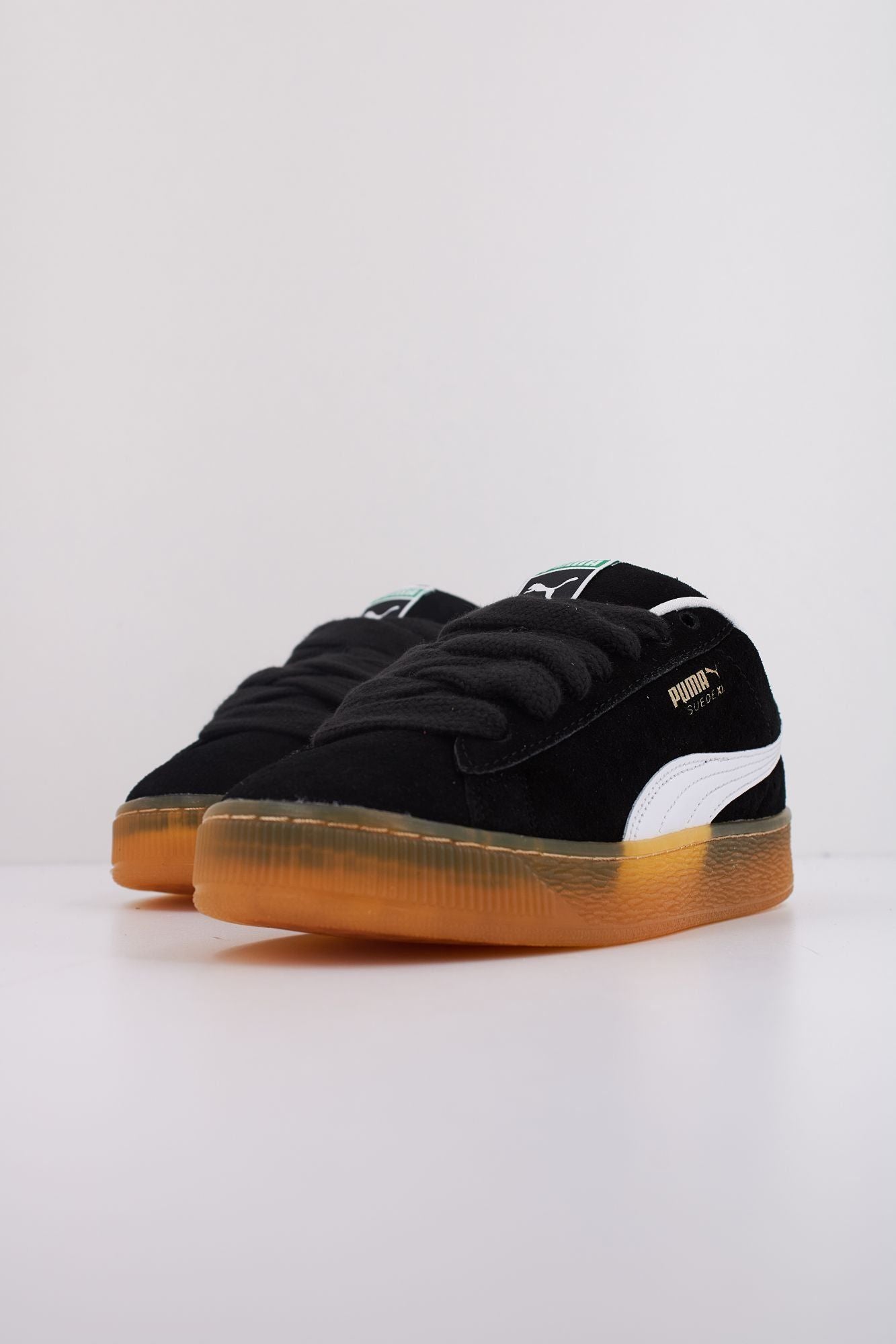 PUMA SUEDE XL DARK RISK en color NEGRO (2)