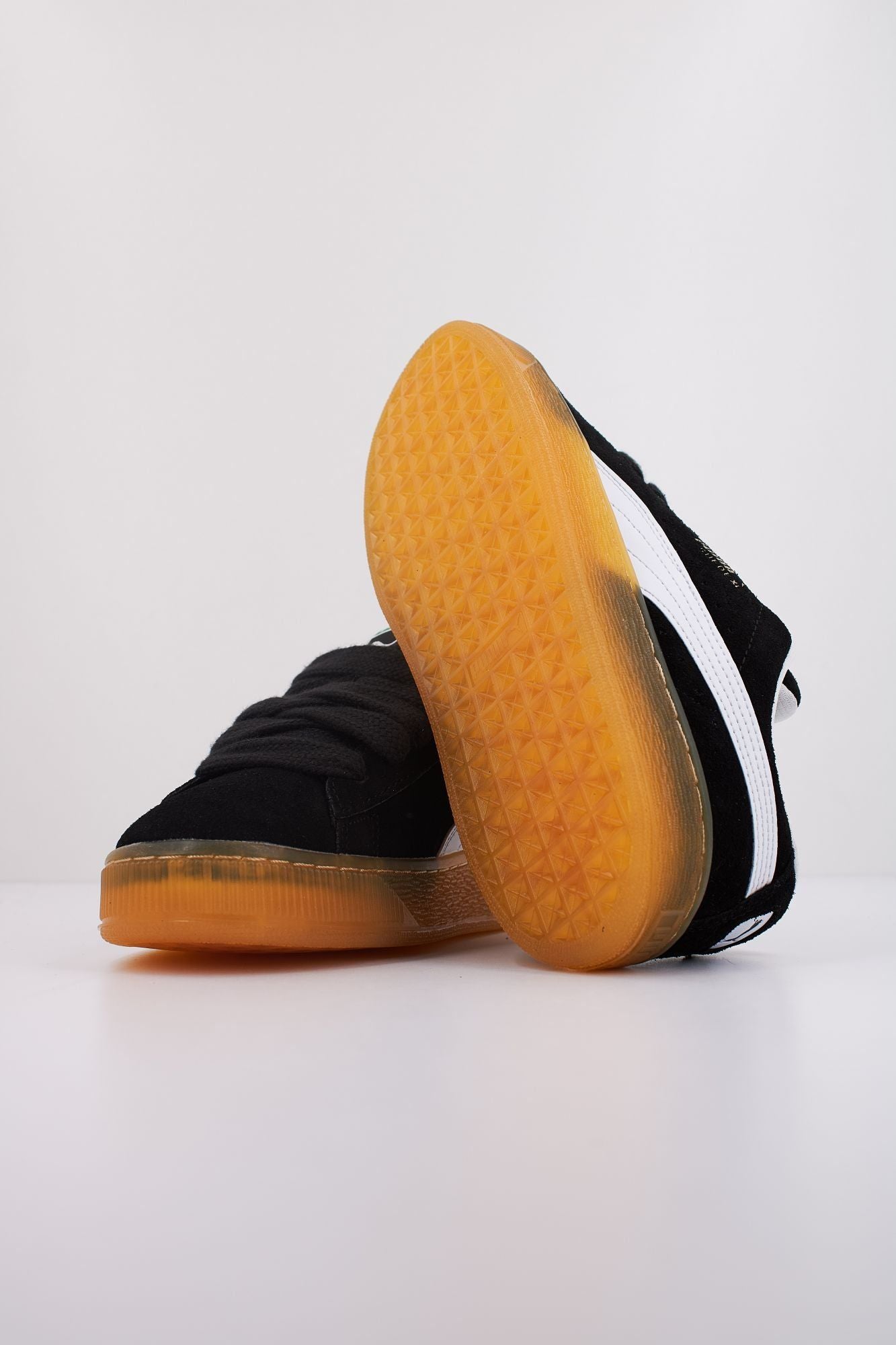 PUMA SUEDE XL DARK RISK en color NEGRO (5)