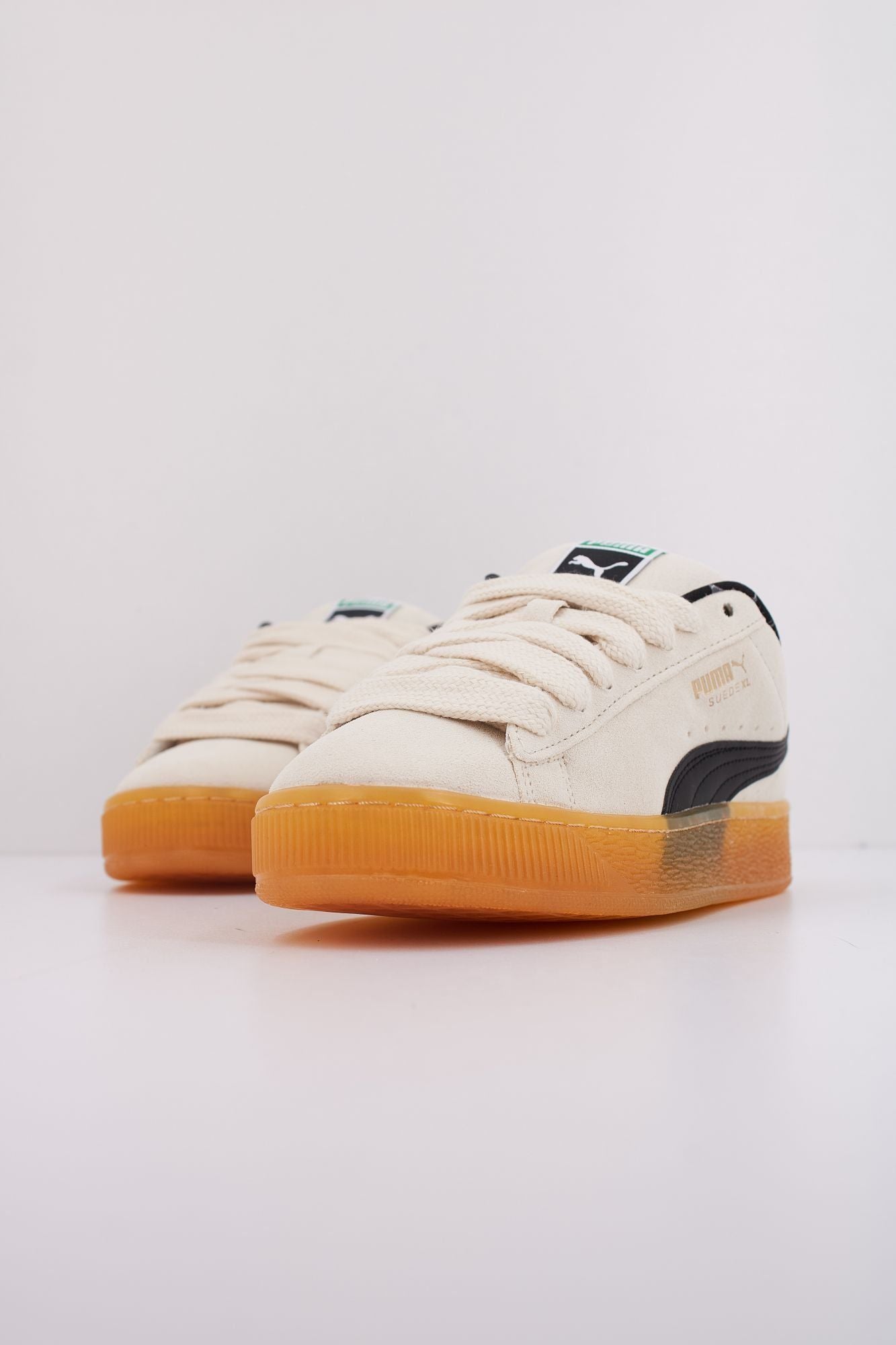 PUMA SUEDE XL DARK RISK en color BLANCO (2)