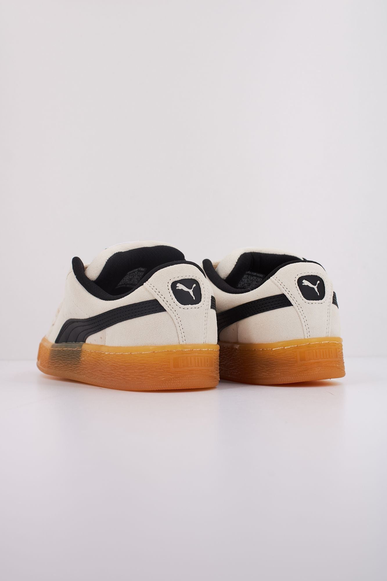 PUMA SUEDE XL DARK RISK en color BLANCO (4)