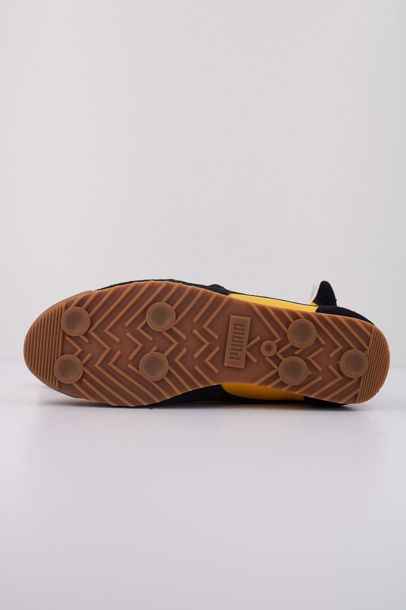 PUMA ARIZONA RETRO en color AMARILLO (5)
