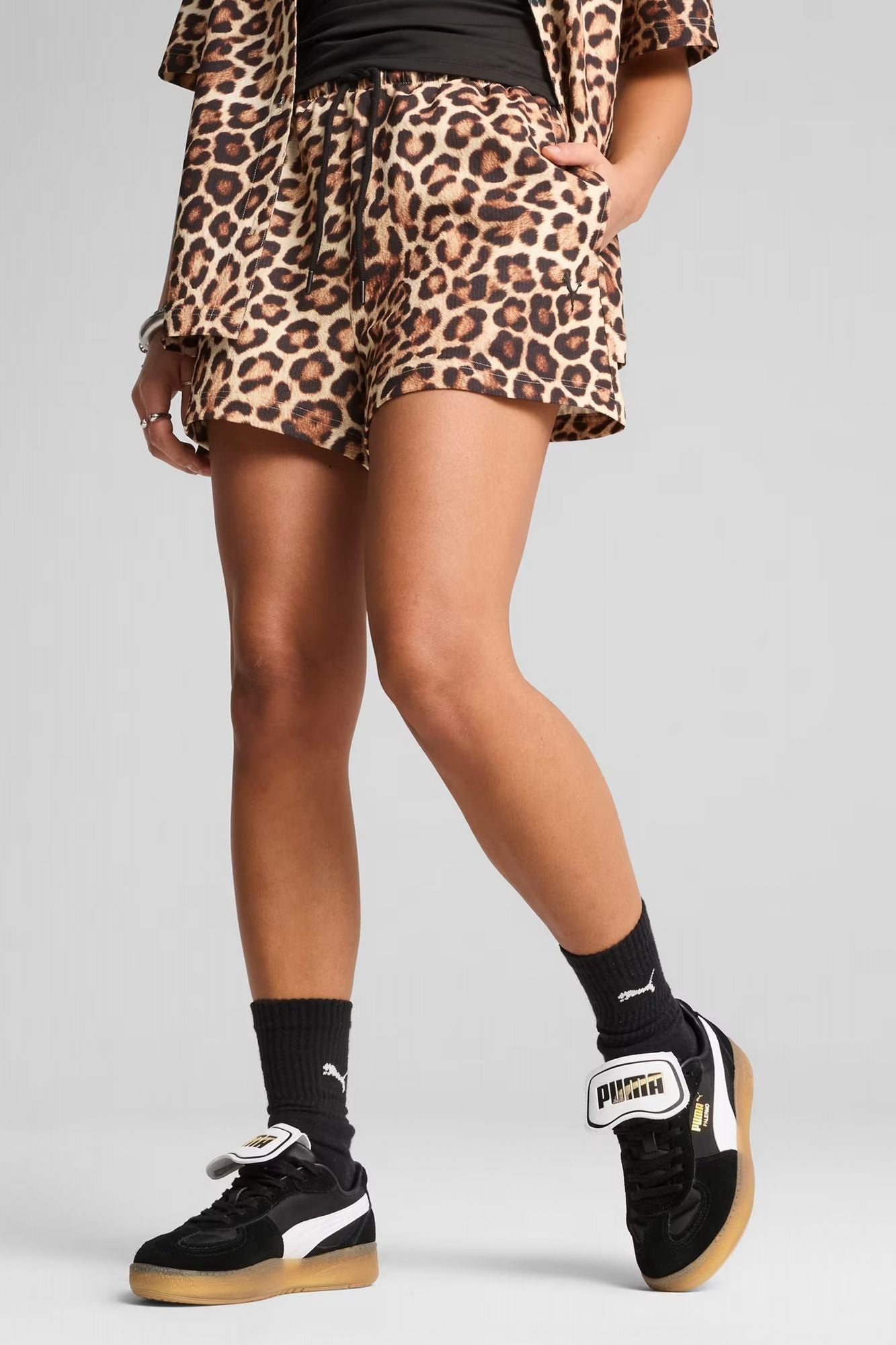PUMA LEO LUXE A-LINE AOP SHORTS en color ANIMAL PRINT (1)