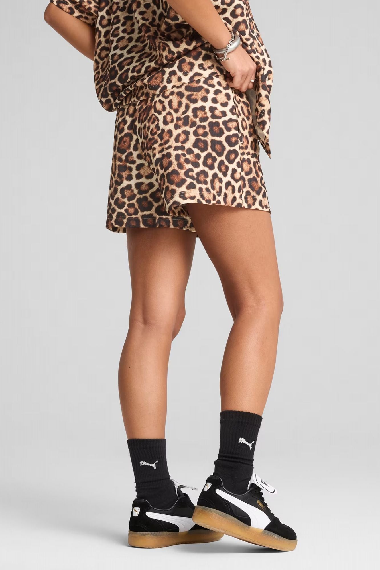 PUMA LEO LUXE A-LINE AOP SHORTS en color ANIMAL PRINT (2)