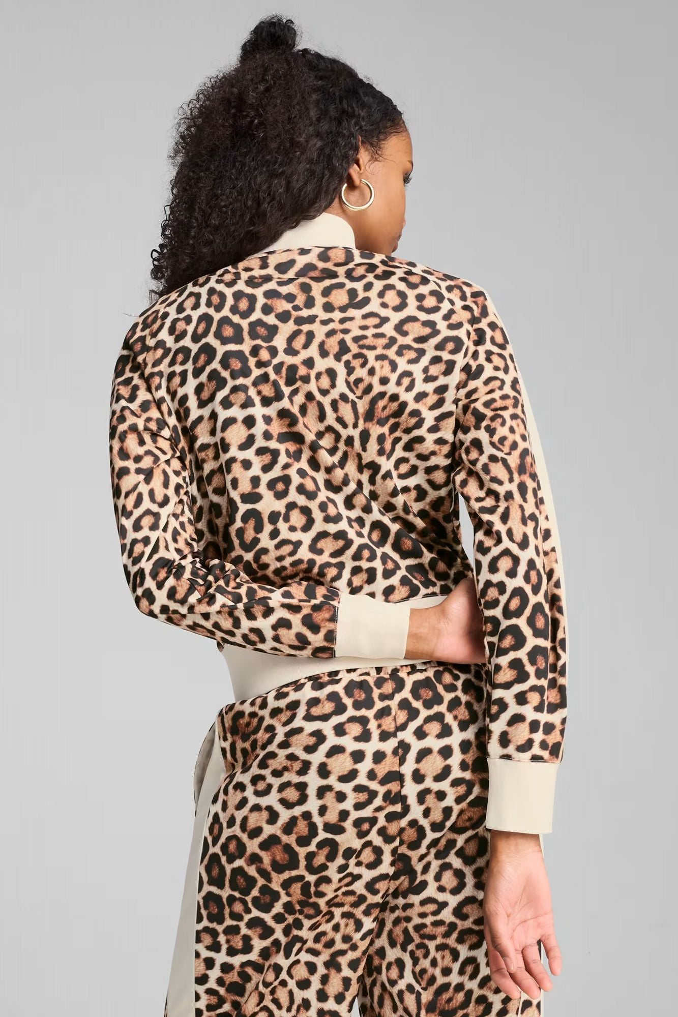 PUMA LEO LUXE AOP SHORT TRAC en color ANIMAL PRINT (3)