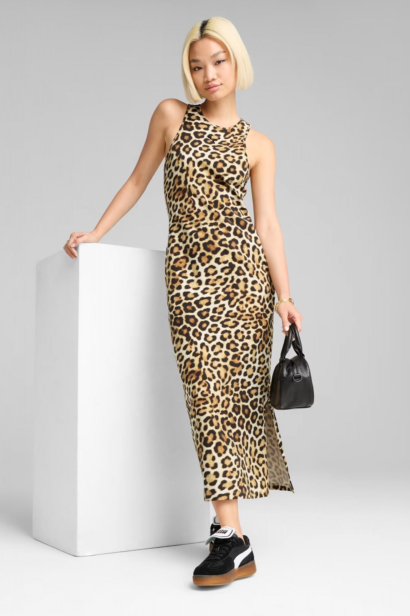 PUMA LEO LUXE SLIM AOP DRESS en color ANIMAL PRINT (5)