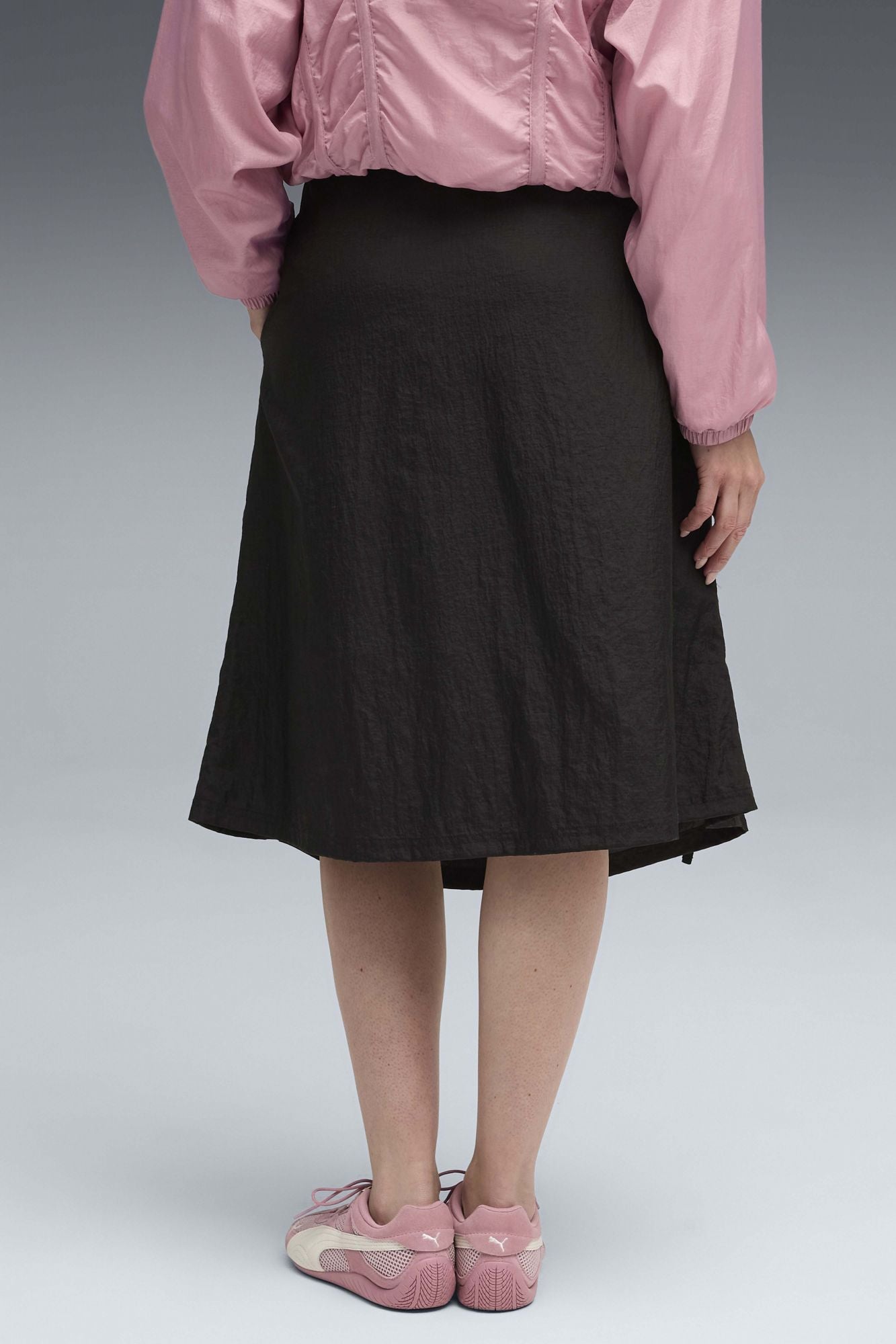 PUMA DARE TO WOVEN MIDI SKIRT en color NEGRO (3)