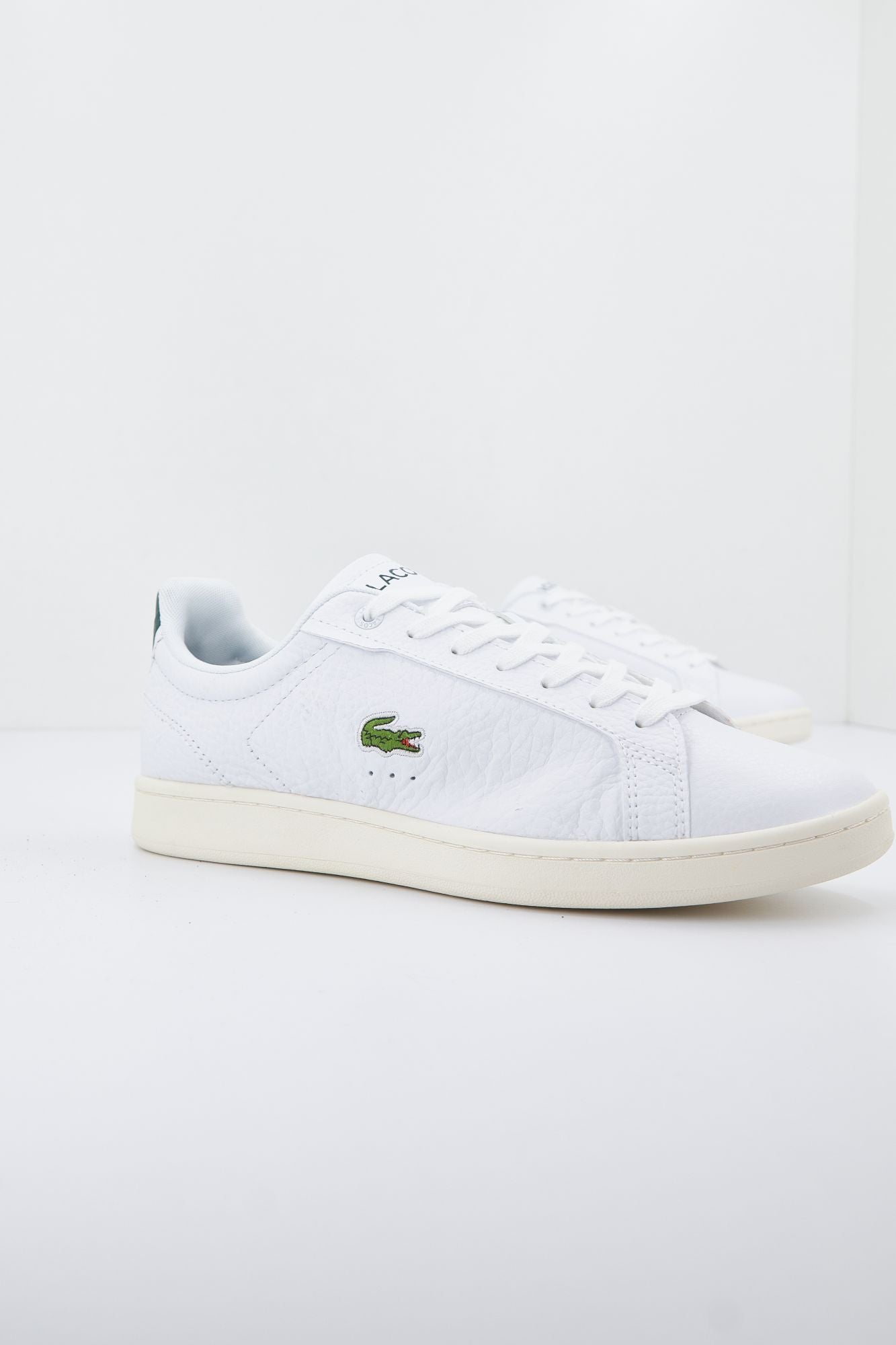 LACOSTE CARNABY PRO en color BLANCO (1)