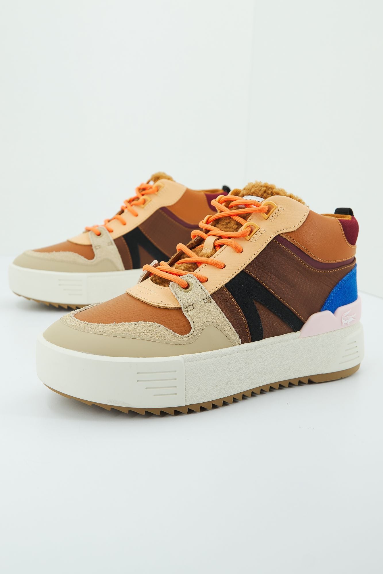 LACOSTE L002 WNTR MID en color MARRON (1)