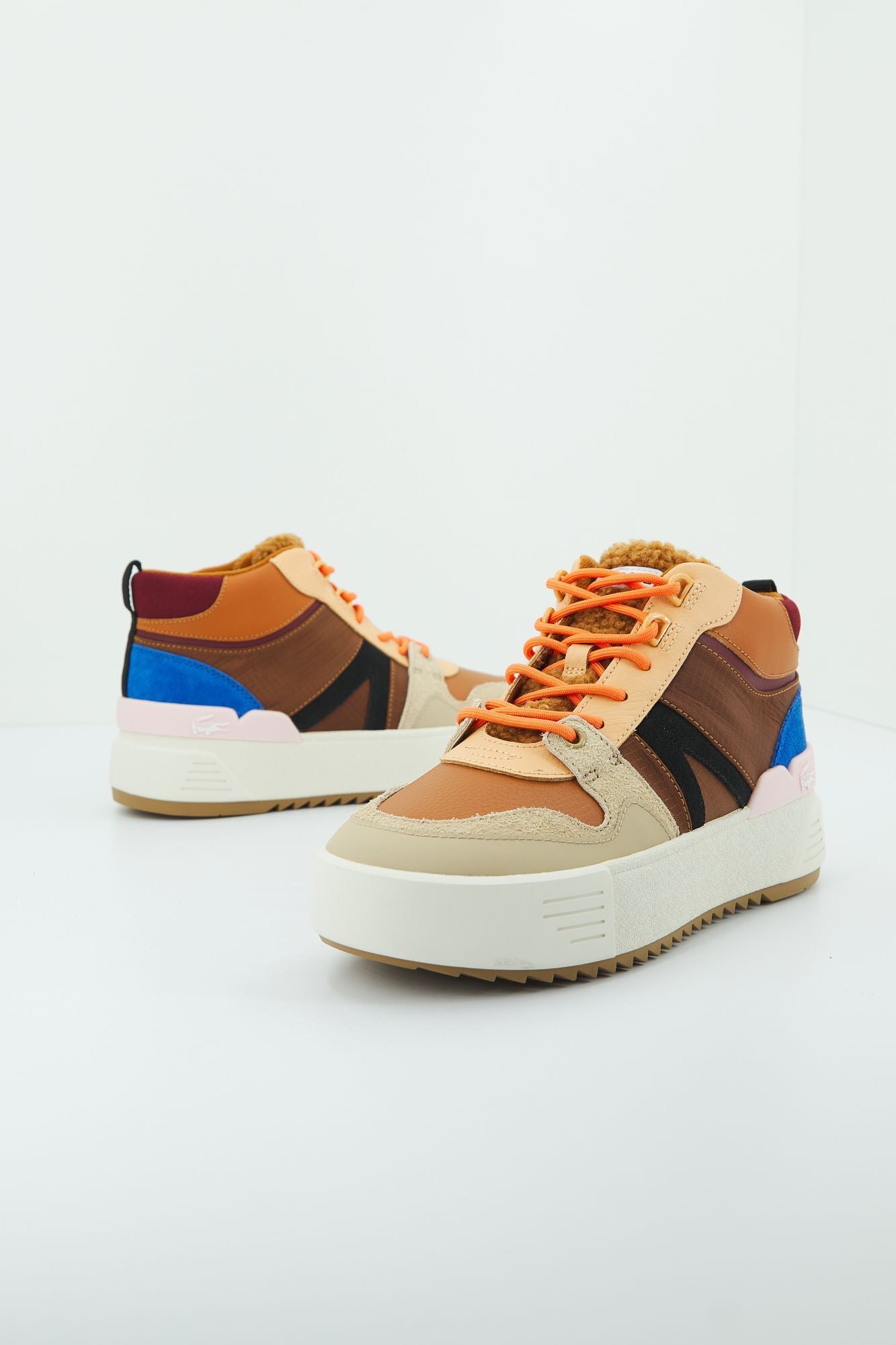 LACOSTE L002 WNTR MID en color MARRON (2)