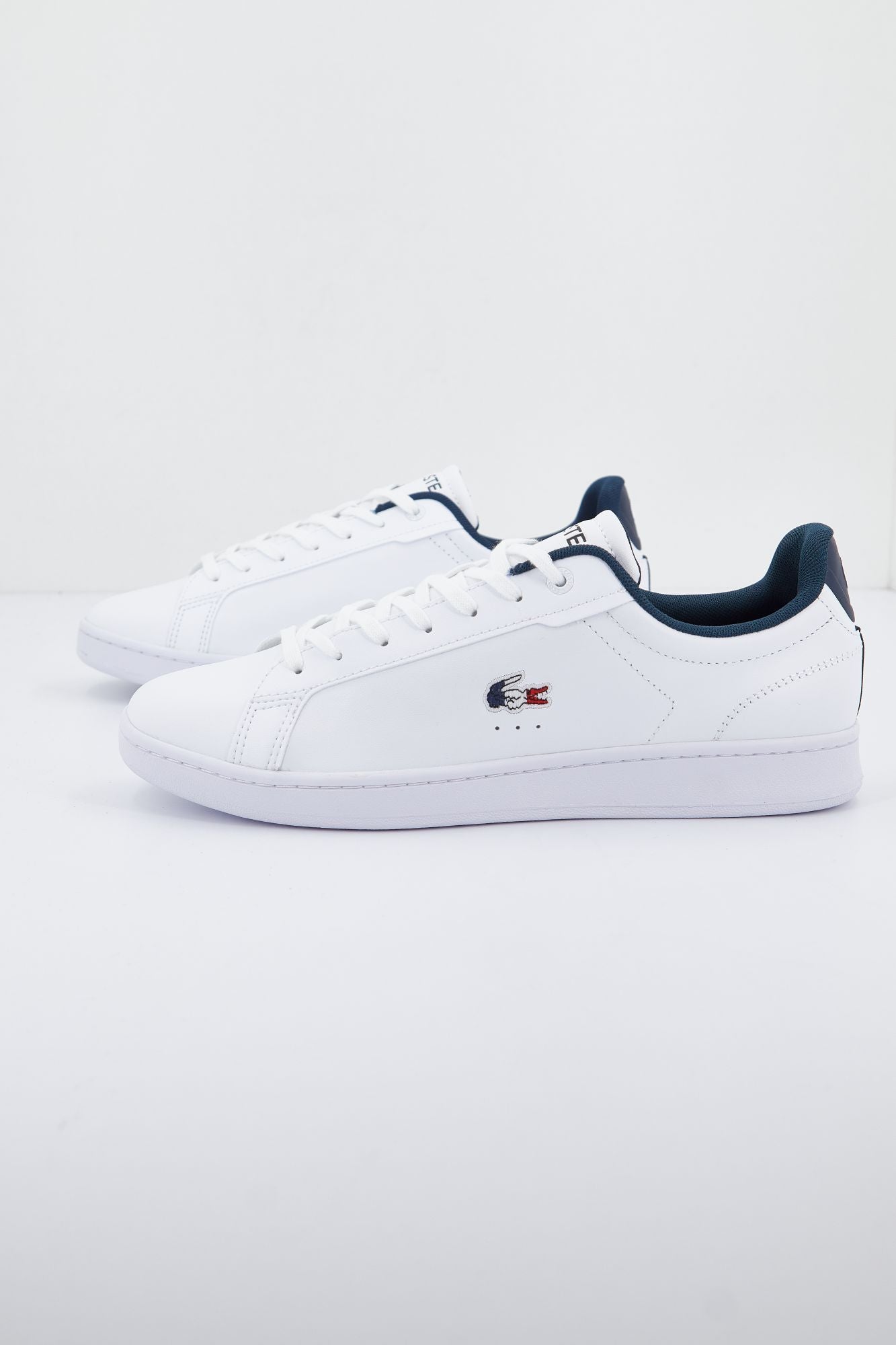 LACOSTE CARNABY PRO TRI 123 1 SMA en color BLANCO (2)