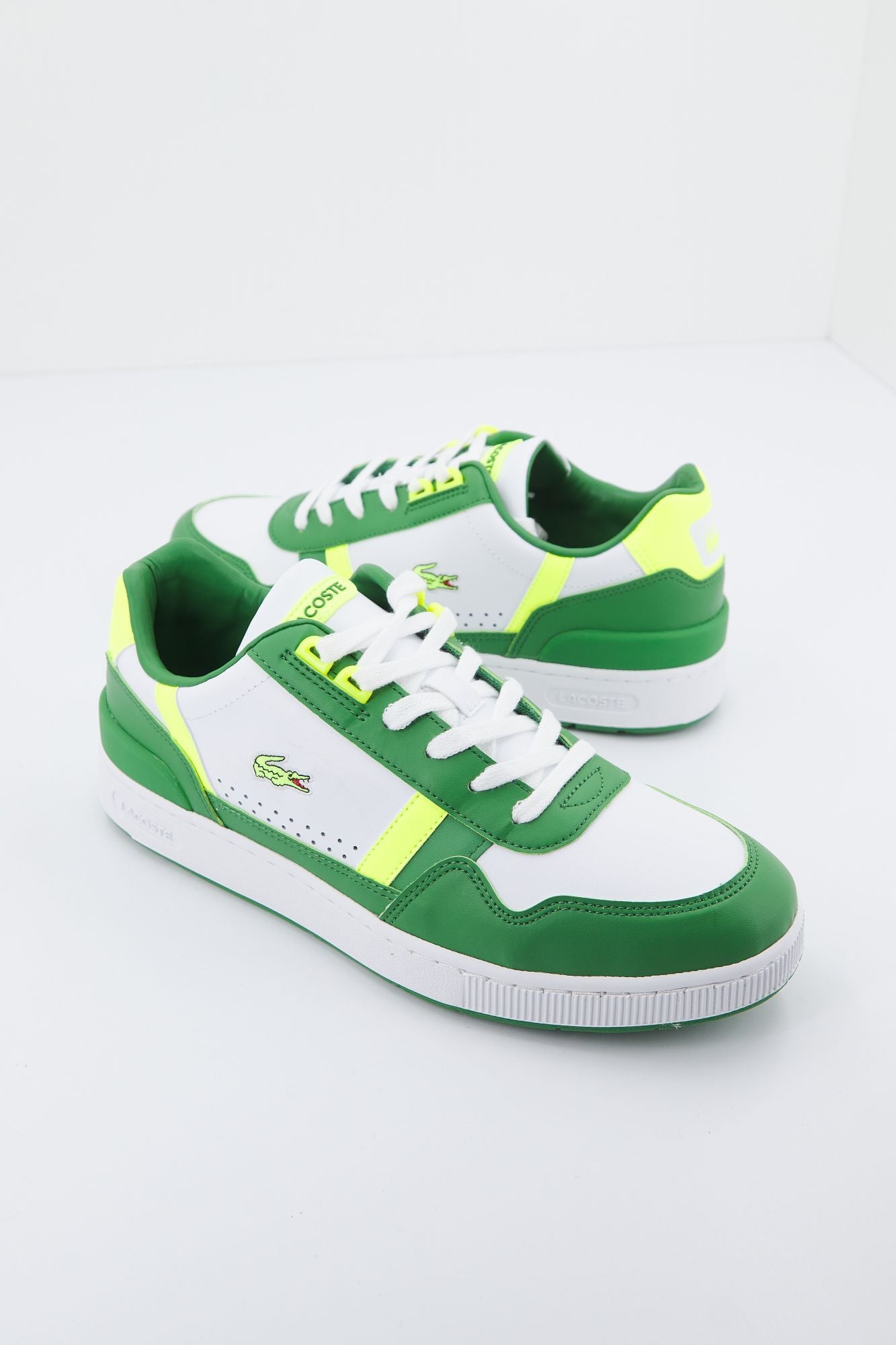LACOSTE T-CLIP 4 SMA en color VERDE (4)