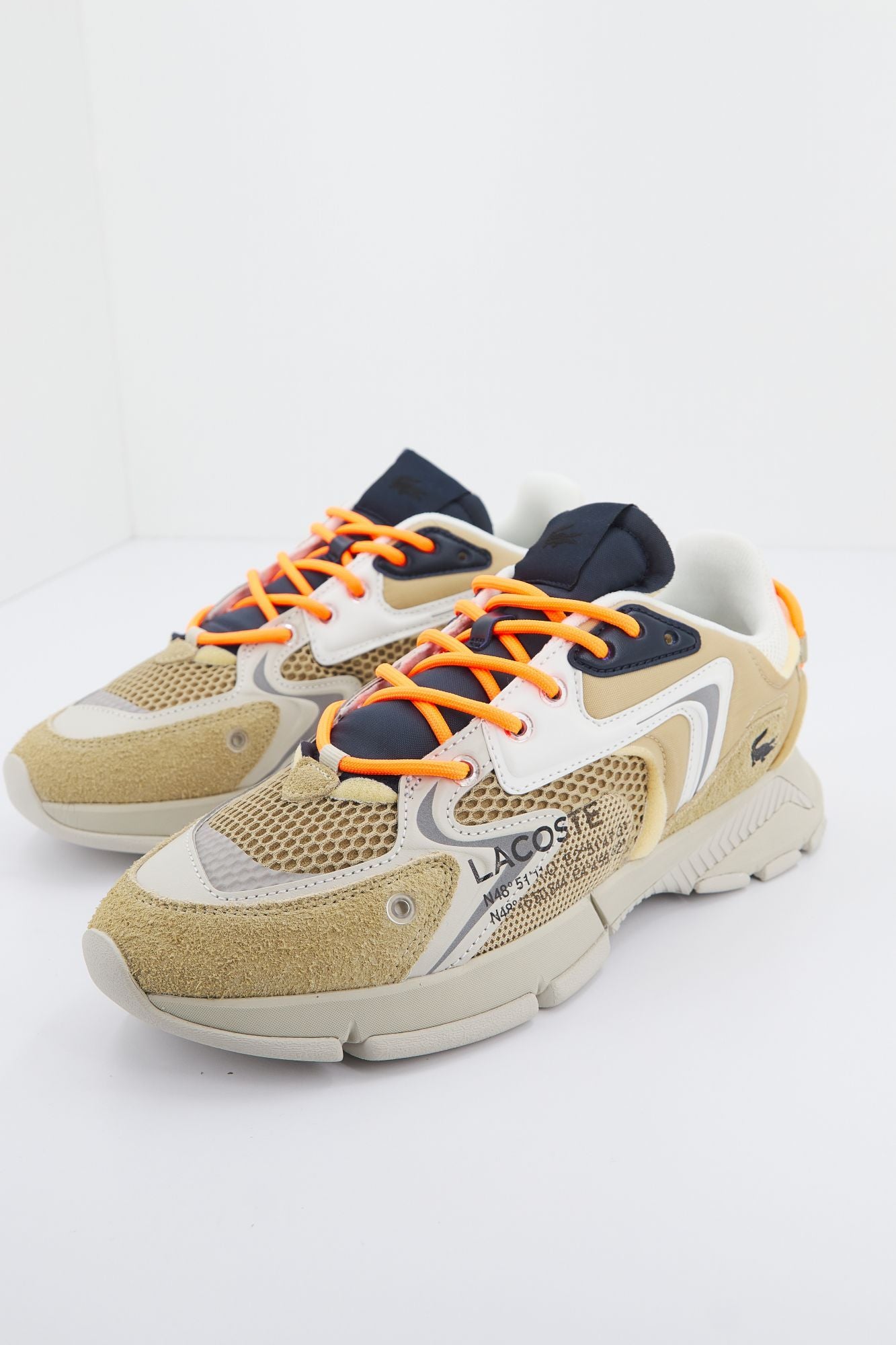 LACOSTE L003 NEO SMA en color MARRON CLARO (2)
