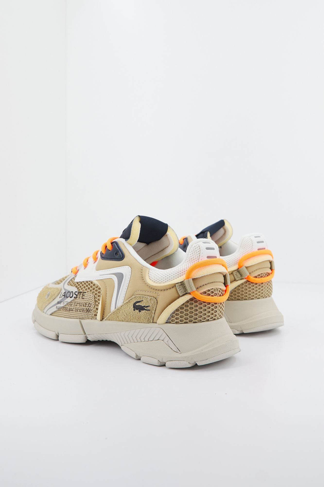 LACOSTE L003 NEO SMA en color MARRON CLARO (4)