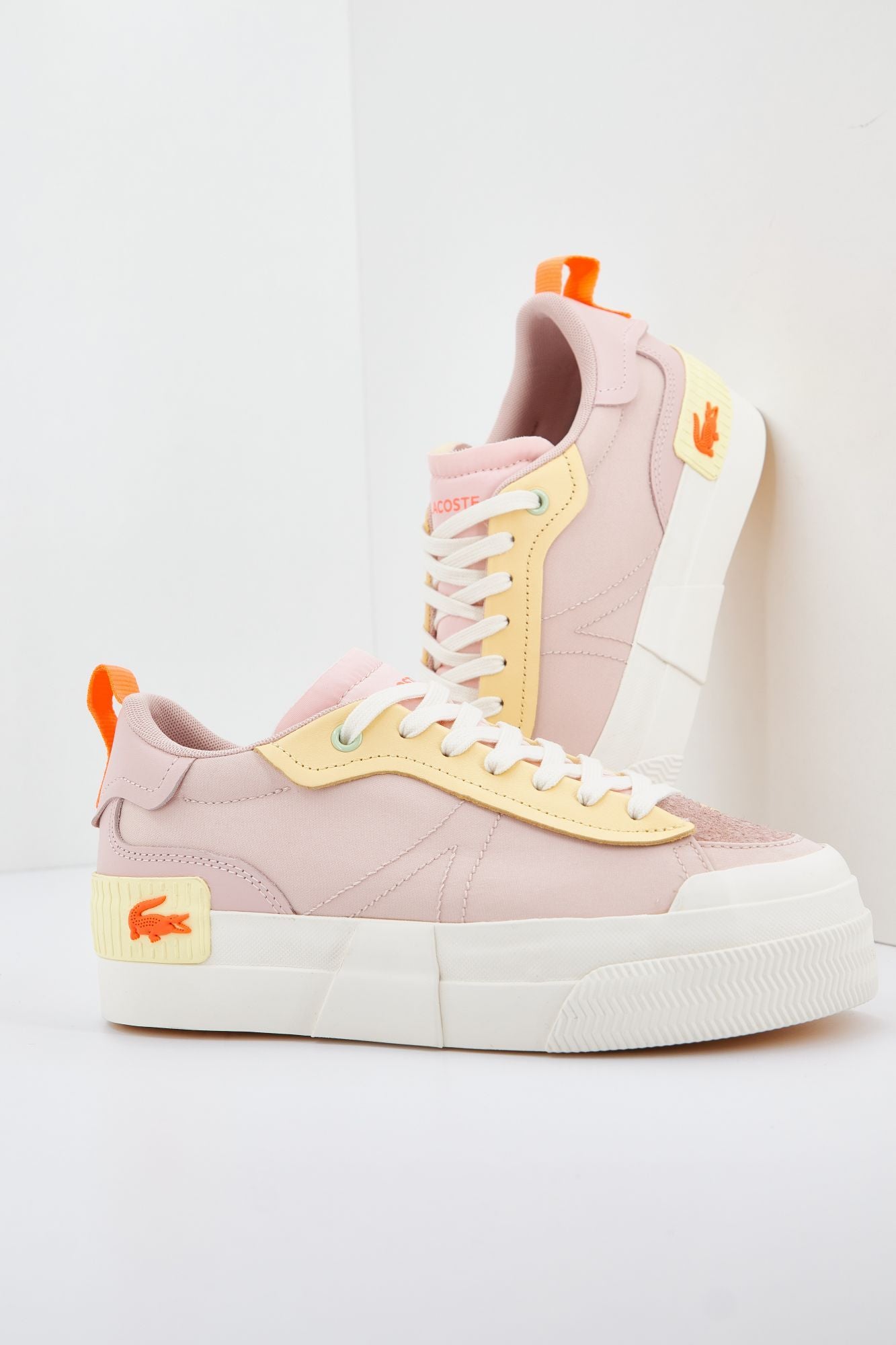 LACOSTE L004 PLATFORM 123 3 CFA en color ROSA (1)