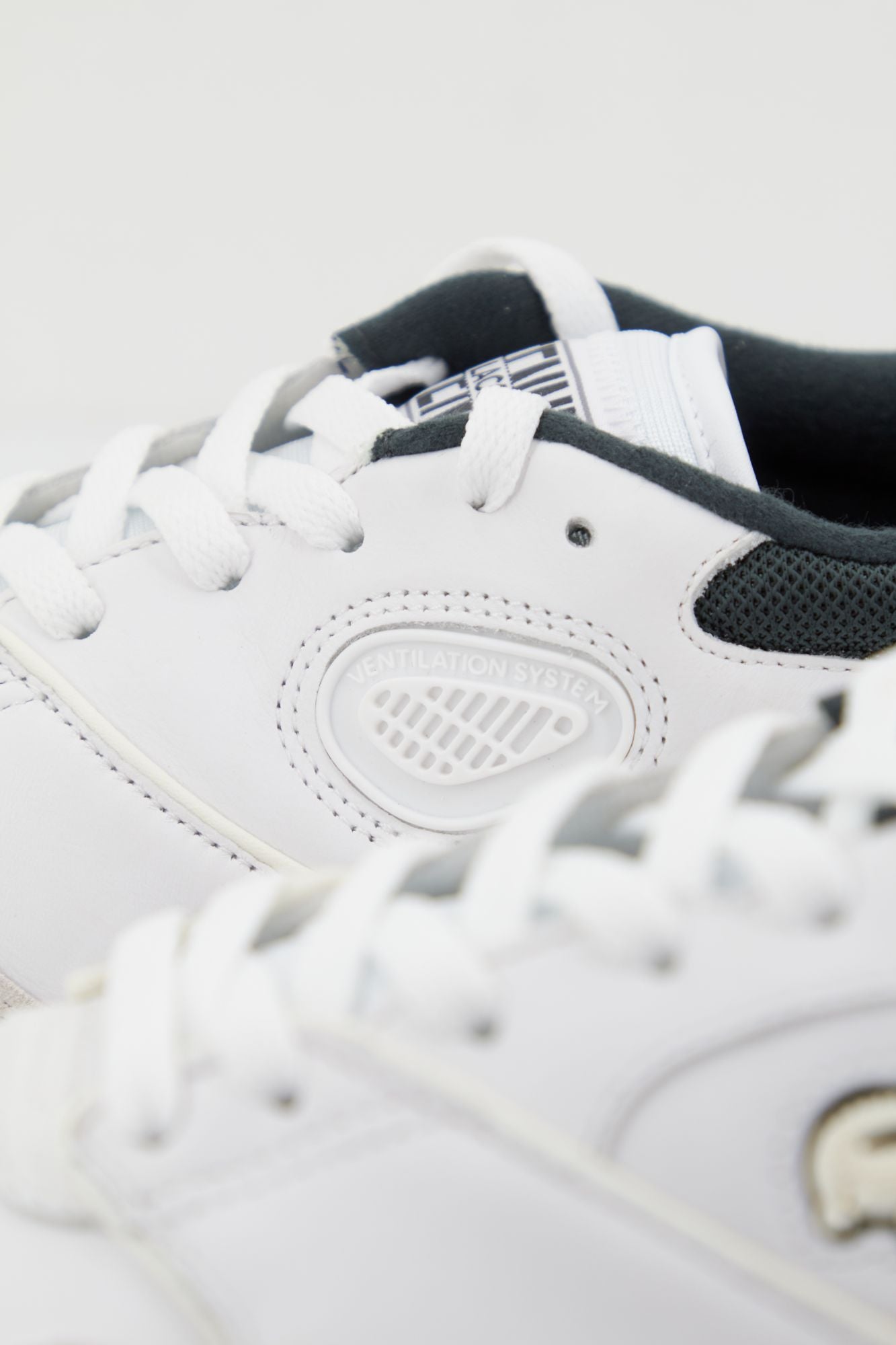 LACOSTE LINESHOT en color BLANCO (4)