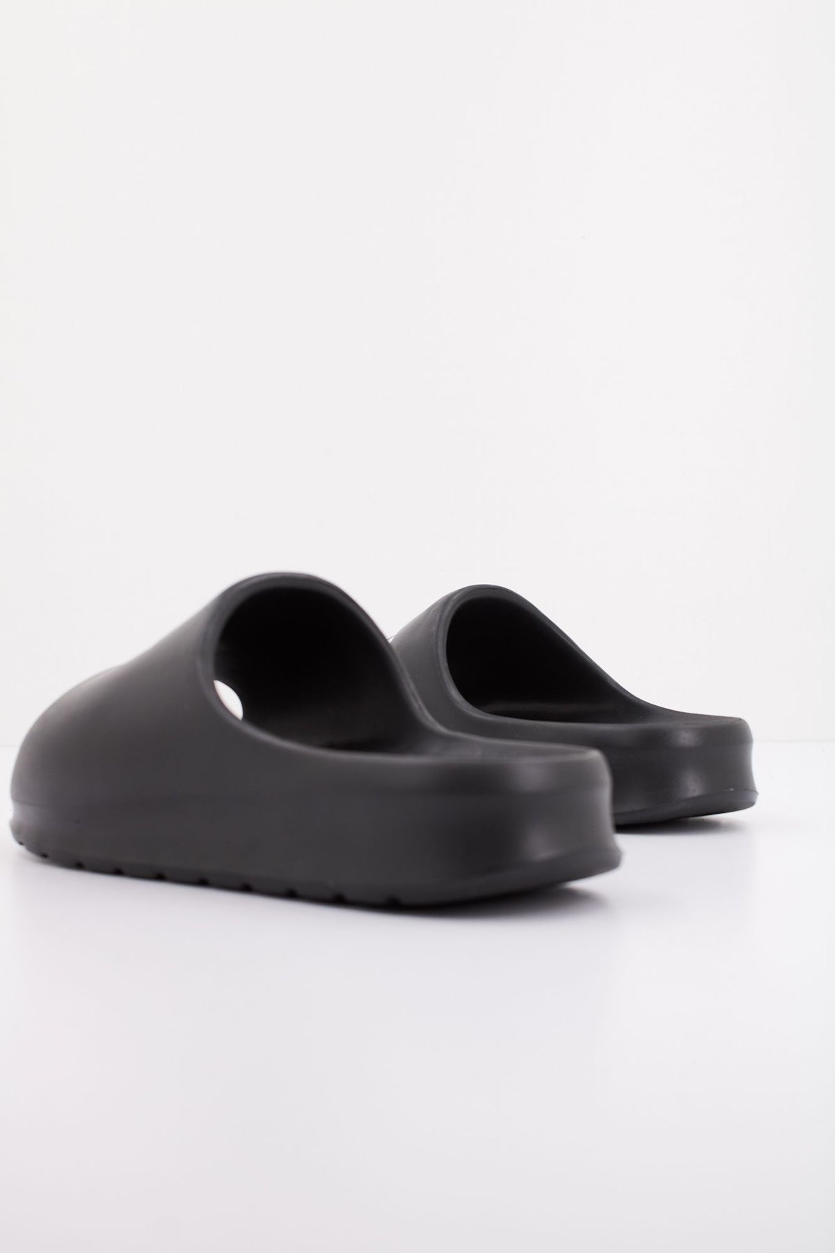 LACOSTE SERVE SLIDE 2.0 47CFA0020 en color NEGRO (3)