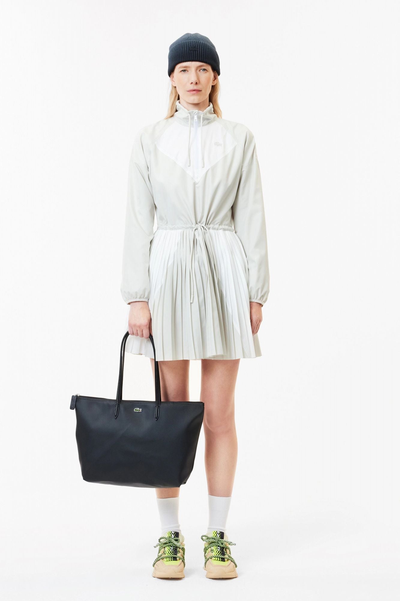 LACOSTE LARGE COATED CANVAS TOTE en color NEGRO (5)