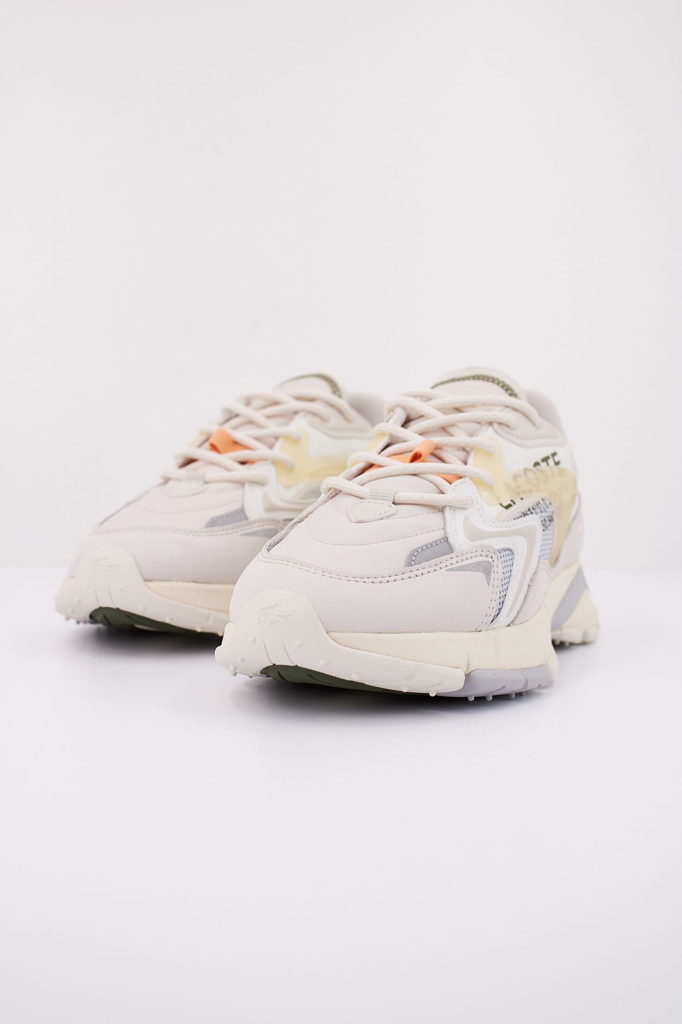 LACOSTE L002 NEO TECH en color BEIS (2)