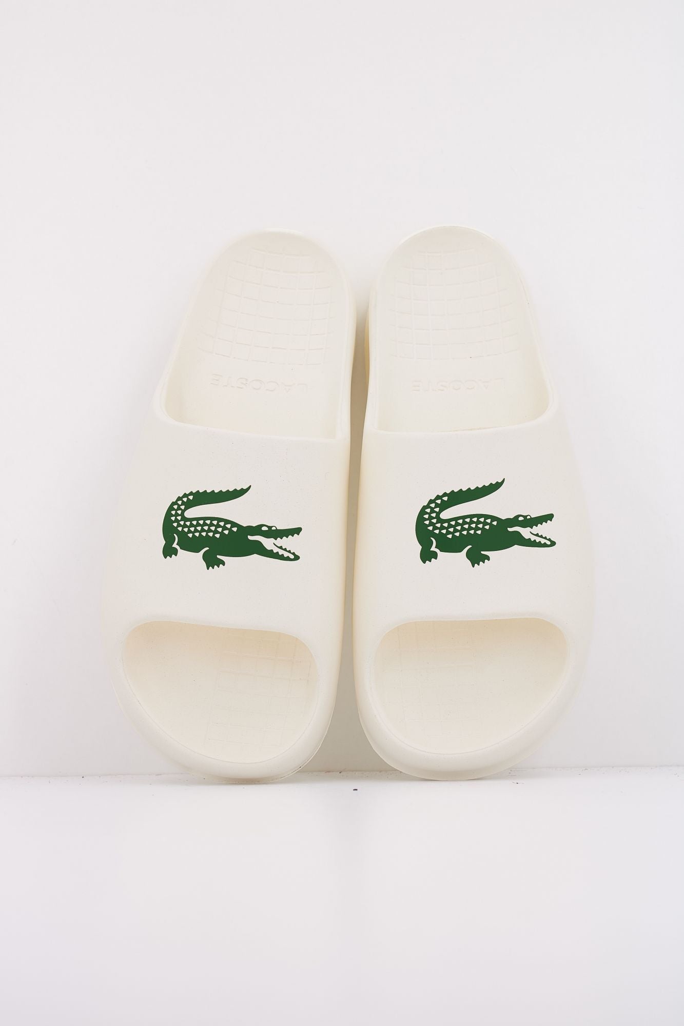 LACOSTE MEN'S SERVE SLIDE 2.0 en color BLANCO (3)
