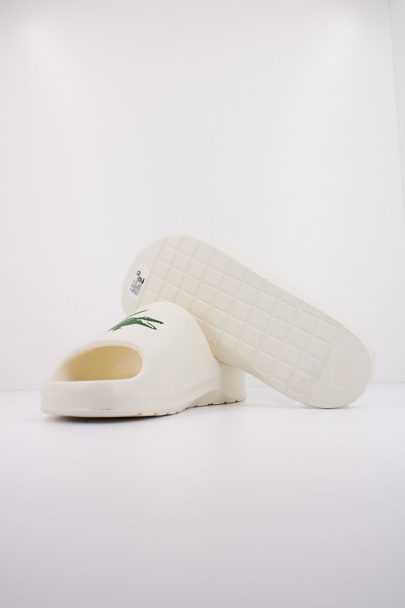 LACOSTE MEN'S SERVE SLIDE 2.0 en color BLANCO (5)