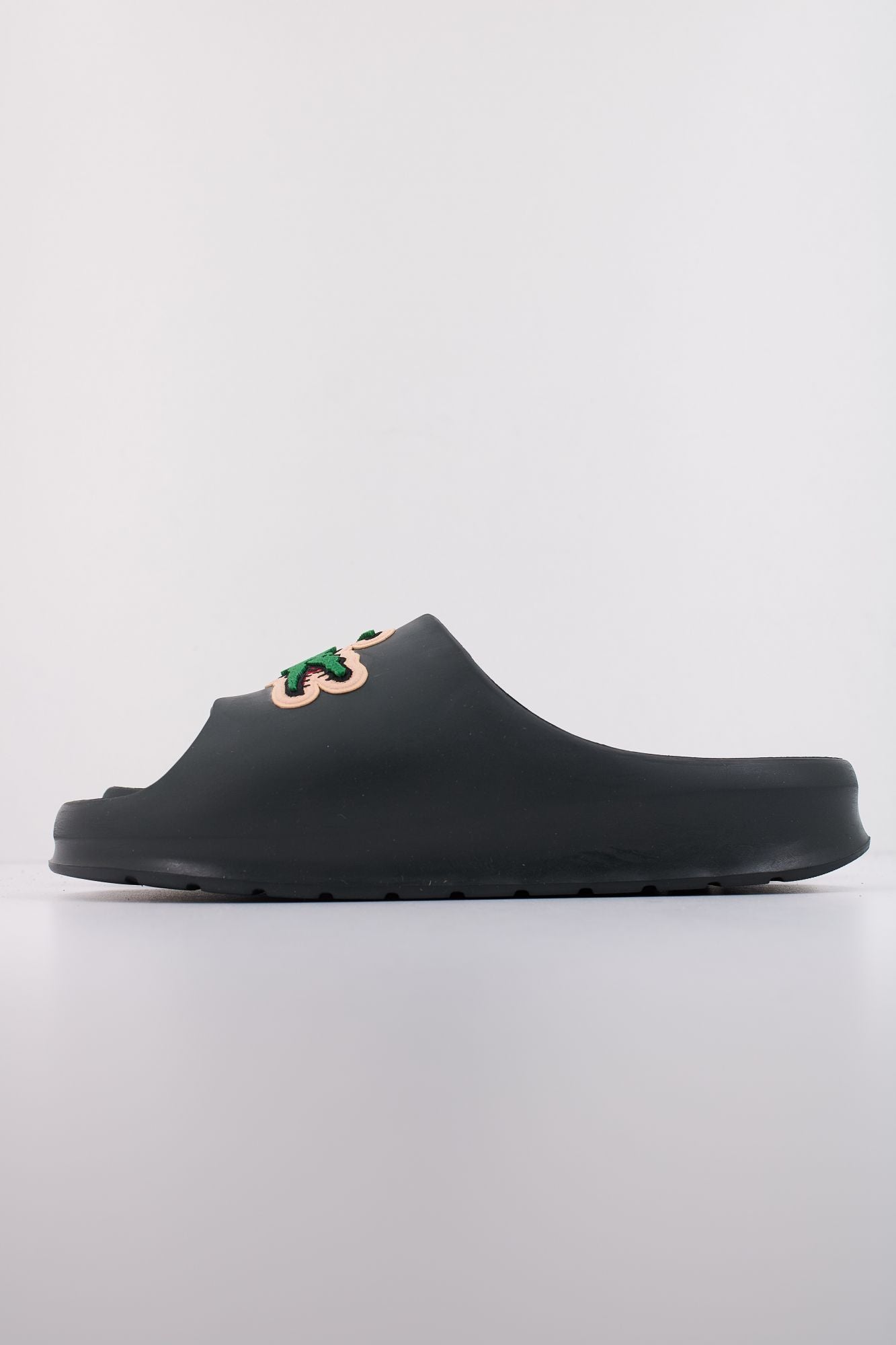 LACOSTE SERVE SLIDE 2.0 en color VERDE (1)