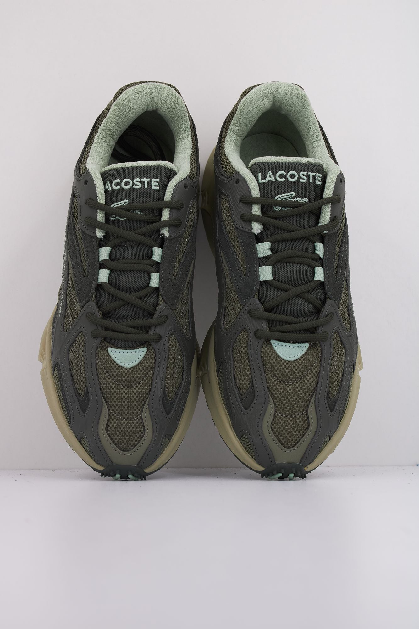 LACOSTE L003 2K24 en color VERDE (3)