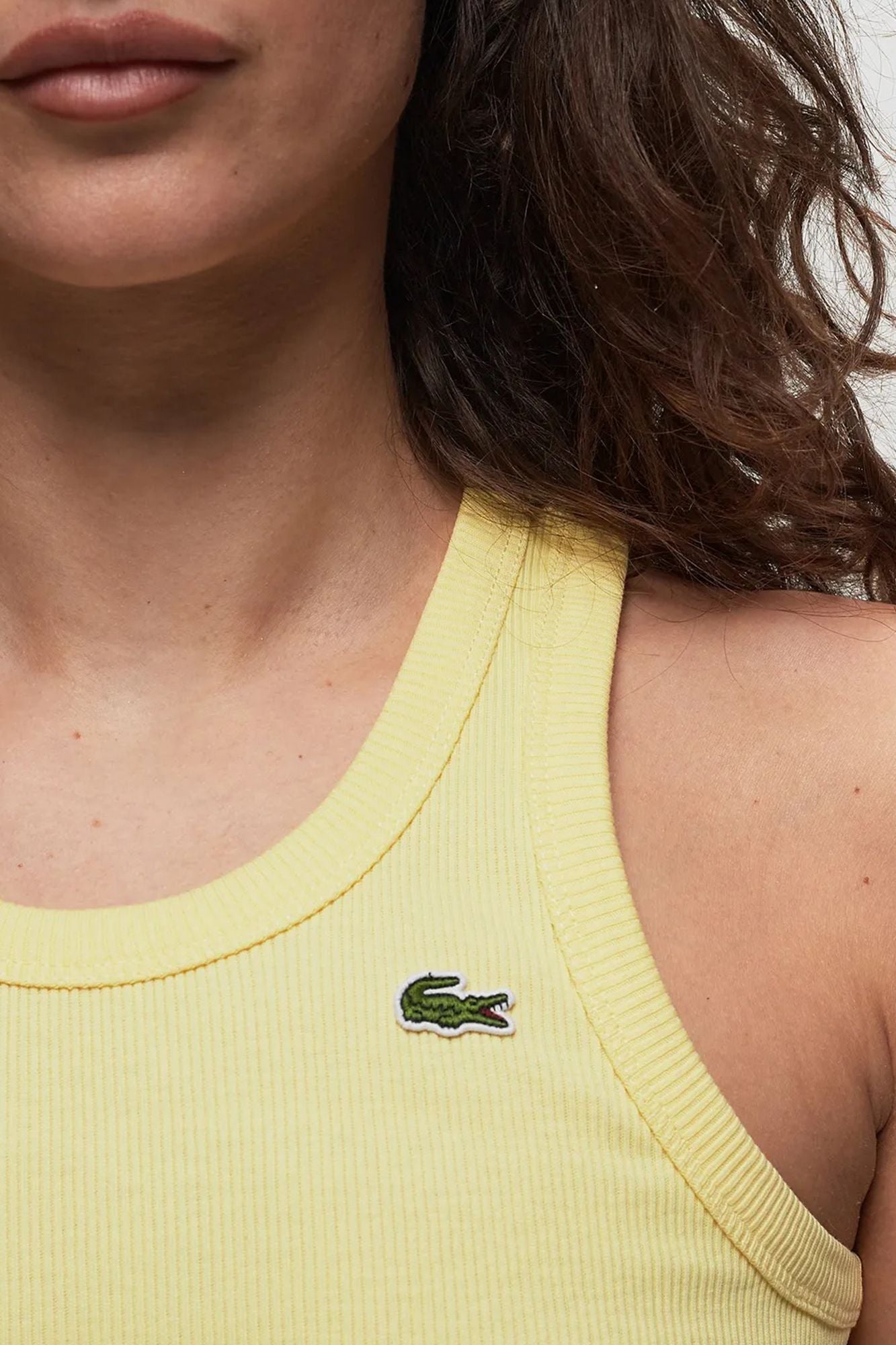 LACOSTE SLIM FIT COTTON TANK TOP en color AMARILLO (3)