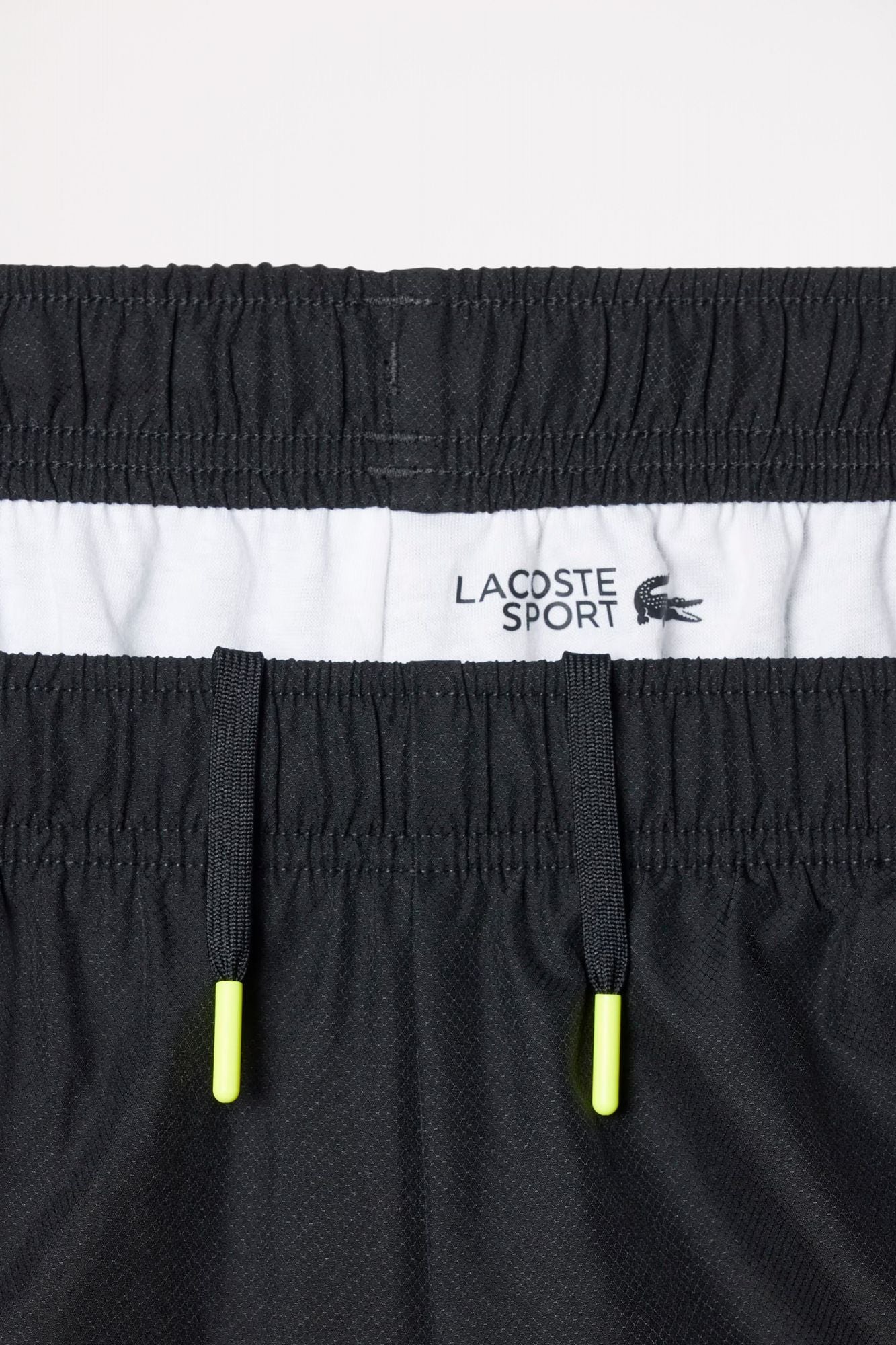 LACOSTE PRINTED DIAMOND TAFFETA TENNIS SHORTS en color NEGRO (4)