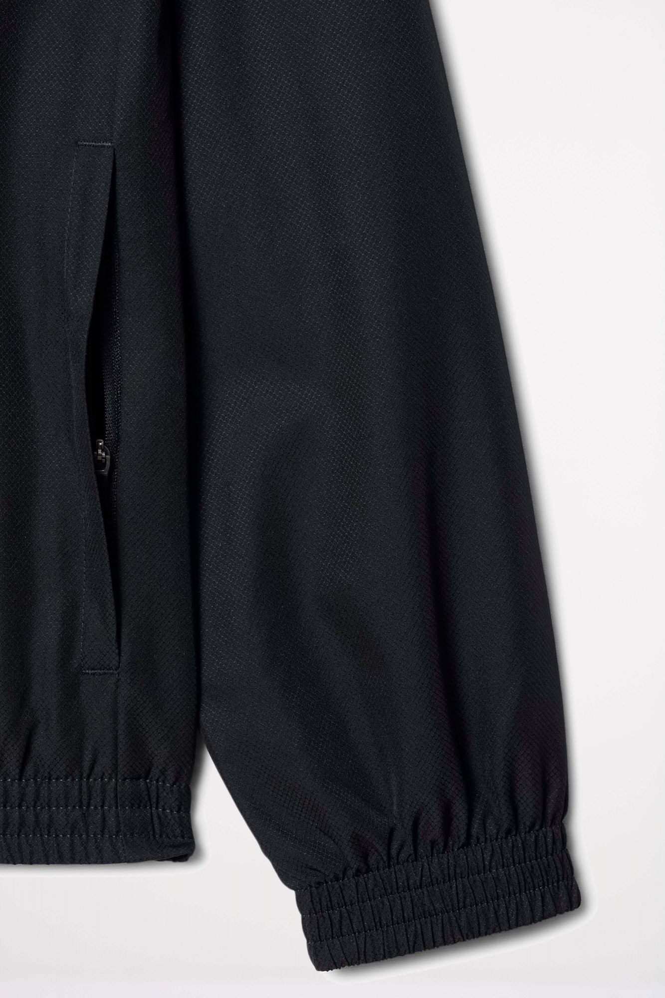 LACOSTE TENNIS WATER-REPELLENT HOODED JACKET en color NEGRO (3)