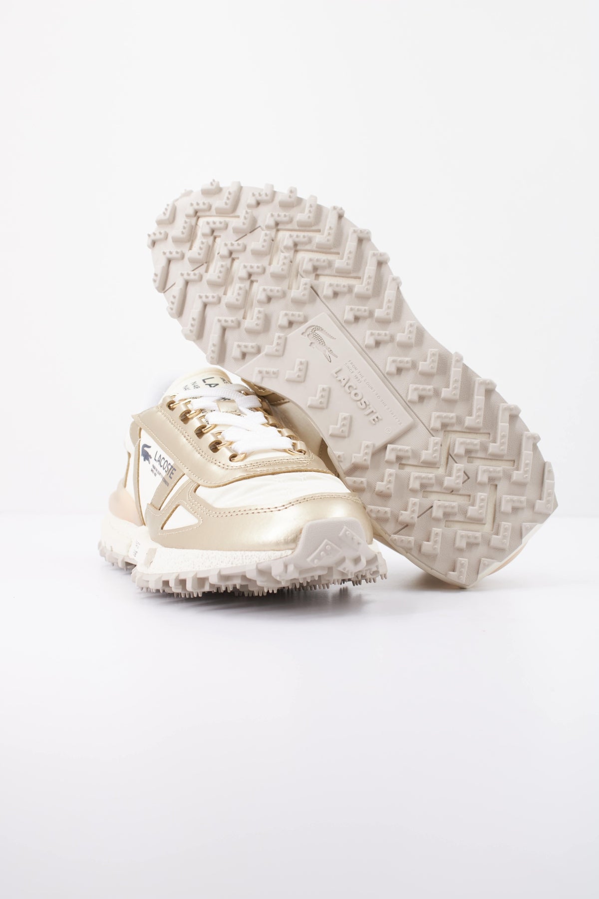 LACOSTE ELITE ACTIVE en color ORO (5)