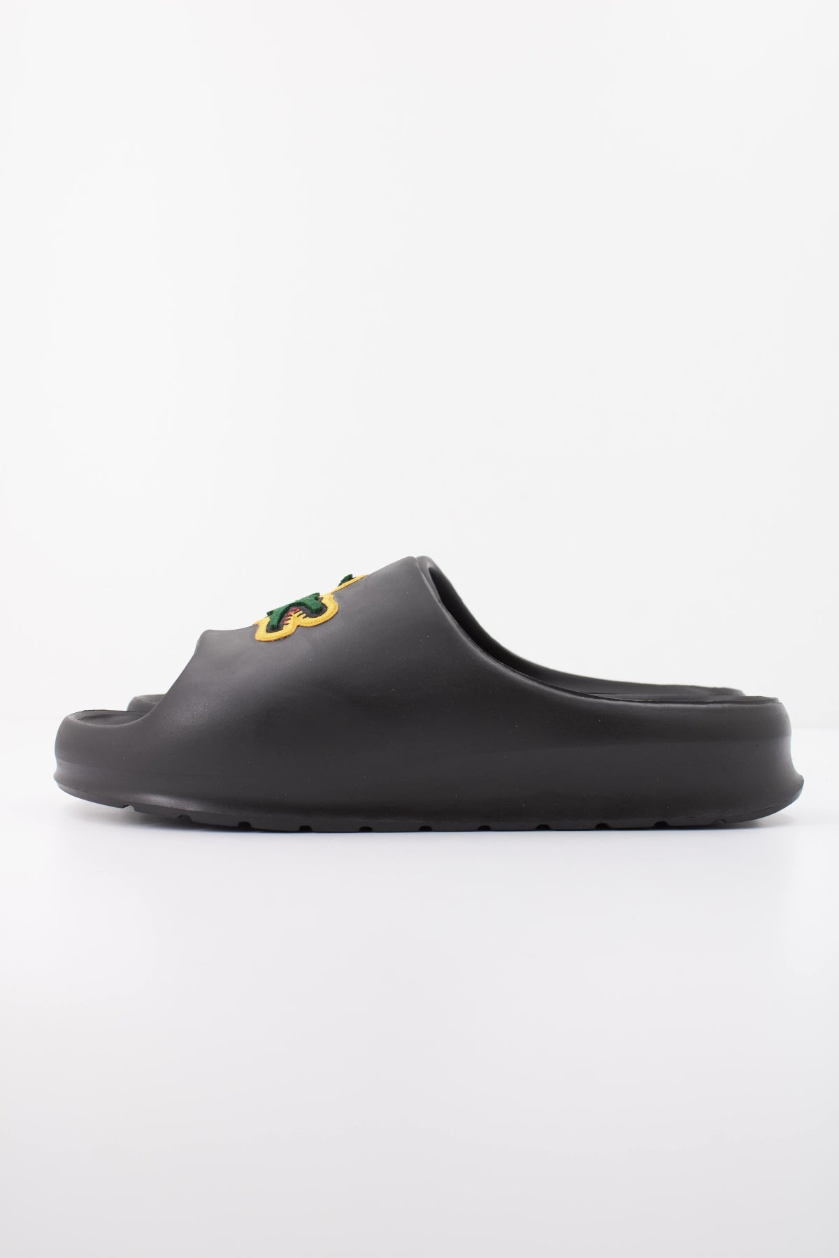 LACOSTE SERVE SLIDE 52CMA0001 en color NEGRO (2)