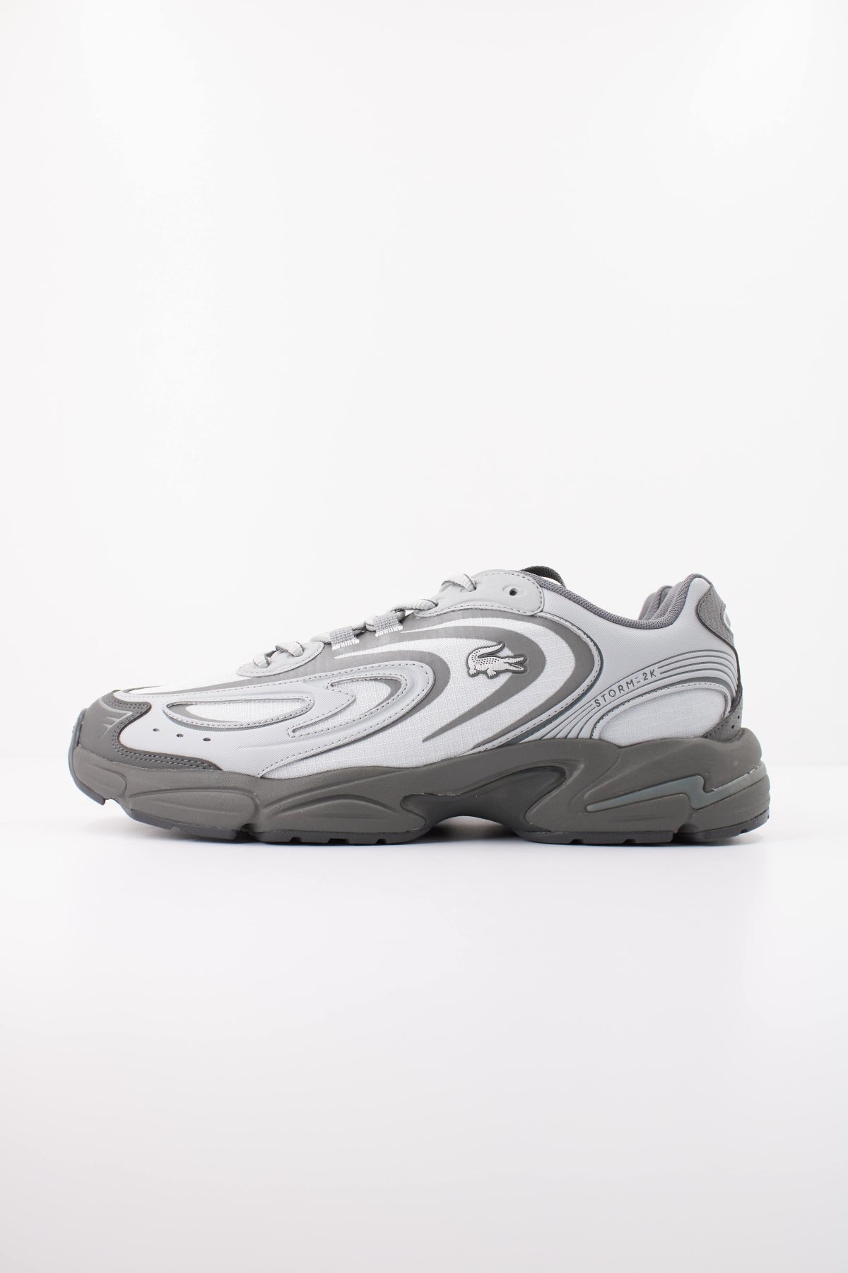 LACOSTE STORM 96 52SMA0137 en color GRIS (1)