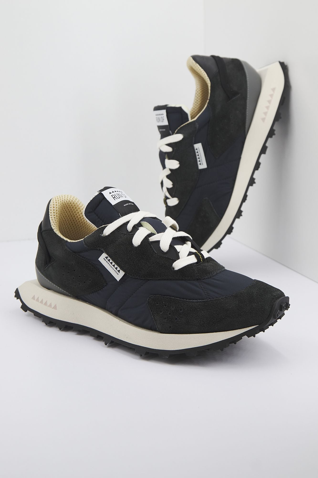 RUN OF KRIPTO M en color NEGRO (1)