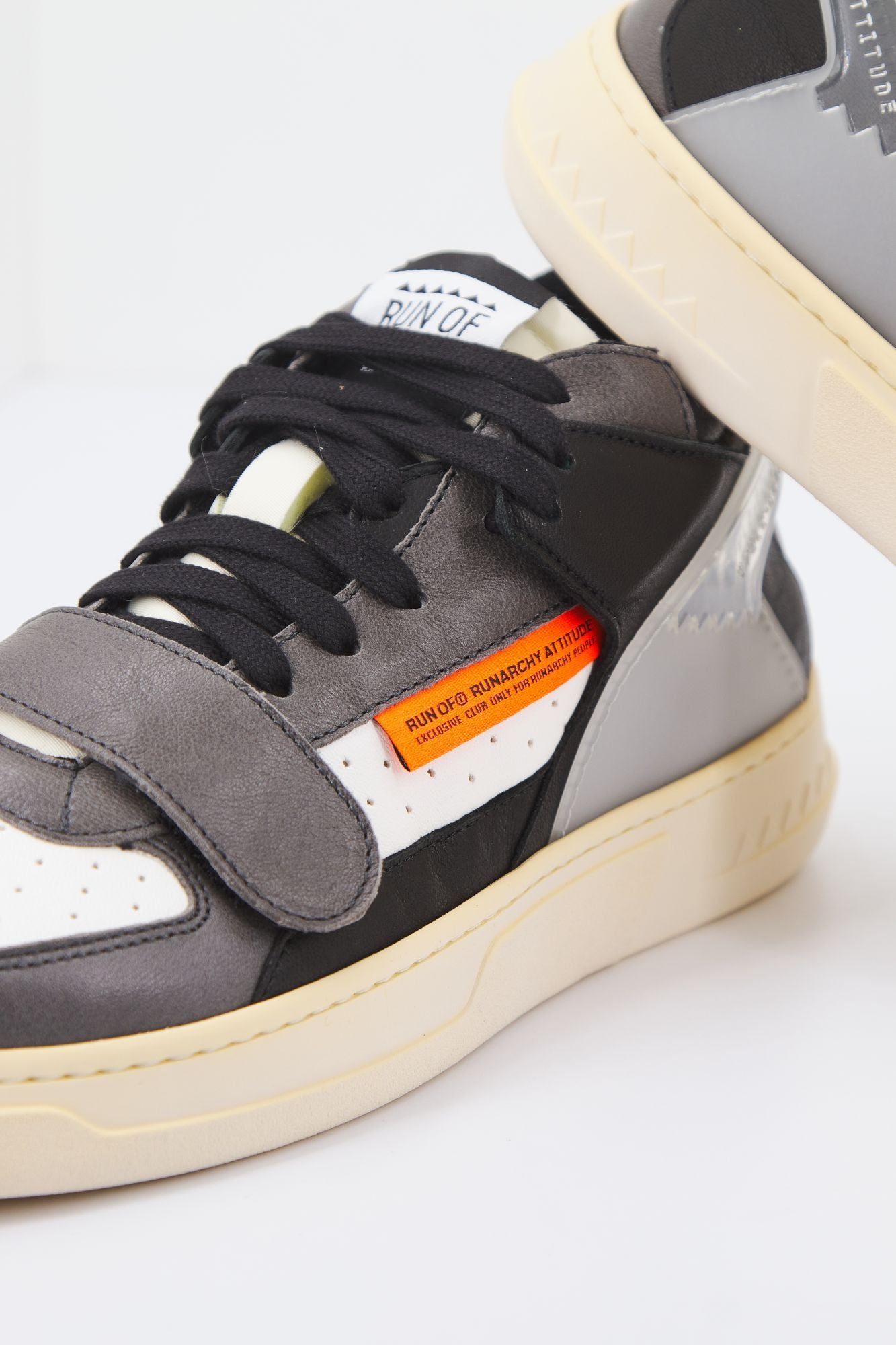 RUN OF LEGEND ONE M en color NEGRO (4)