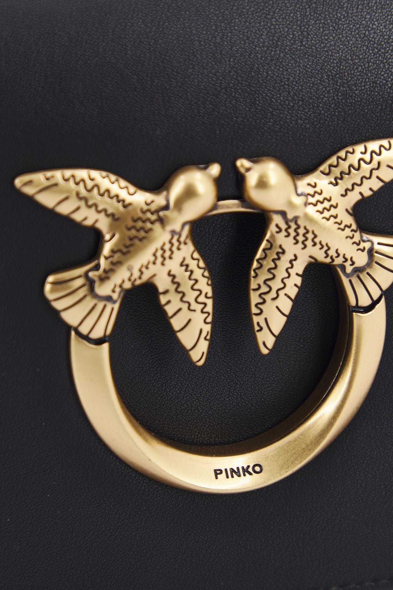 PINKO LOVE MINI CLICK en color NEGRO (4)