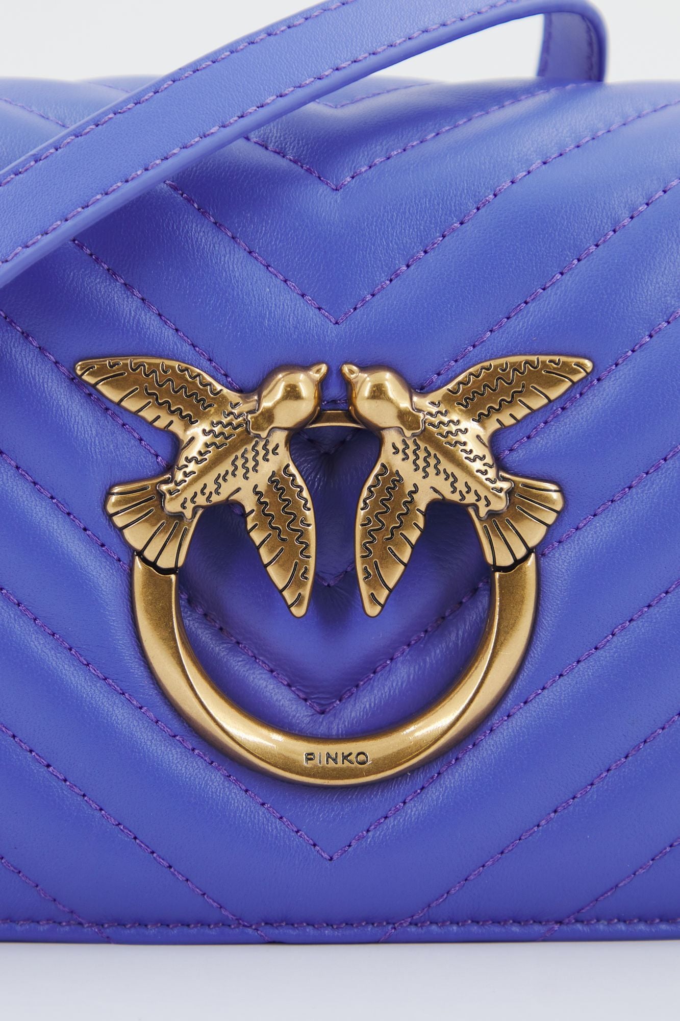 PINKO LOVE CLICK MINI SHEEP en color VIOLETA (4)