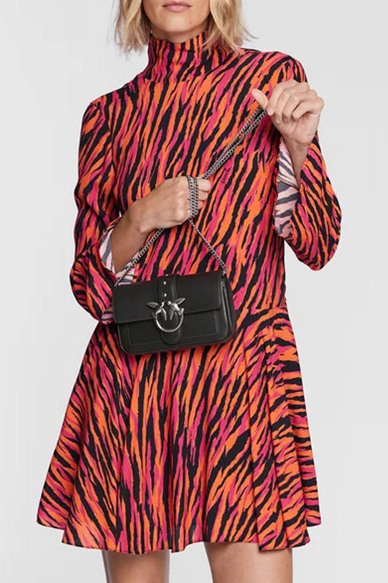 PINKO LOVE ONE POCKET C en color NEGRO (4)