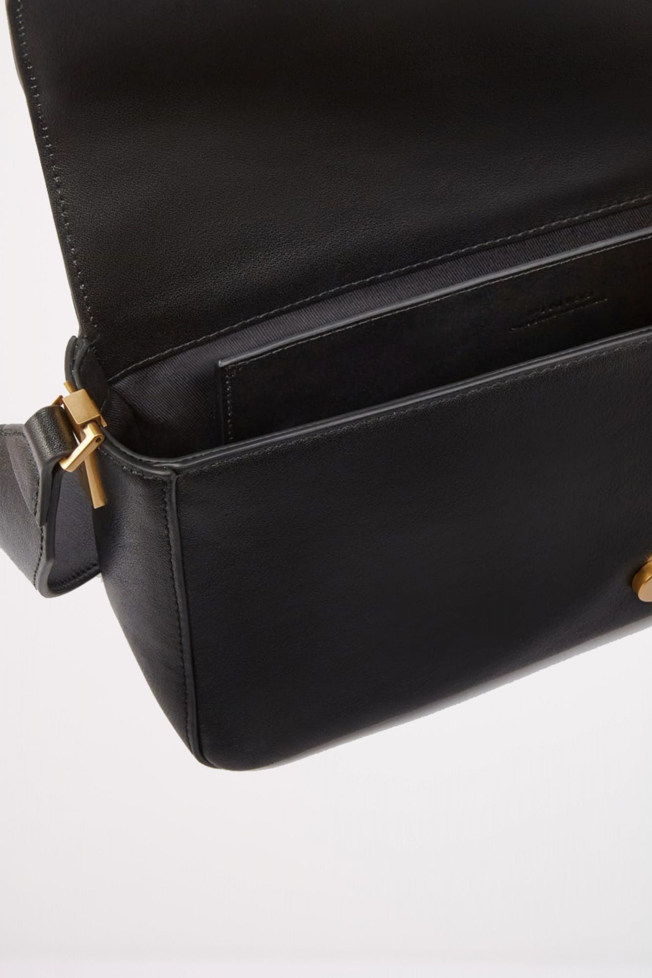 PINKO LOVE ONE MINI SLOUCHY en color NEGRO (4)