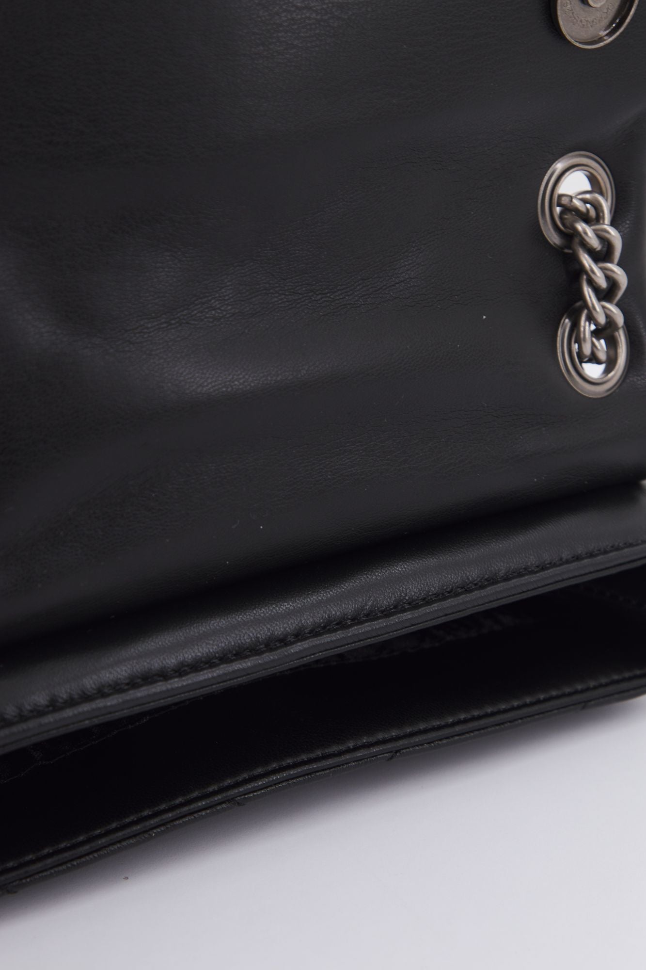 KURT GEIGER LONDON LEATHER MINI KENSINGTON en color NEGRO (5)