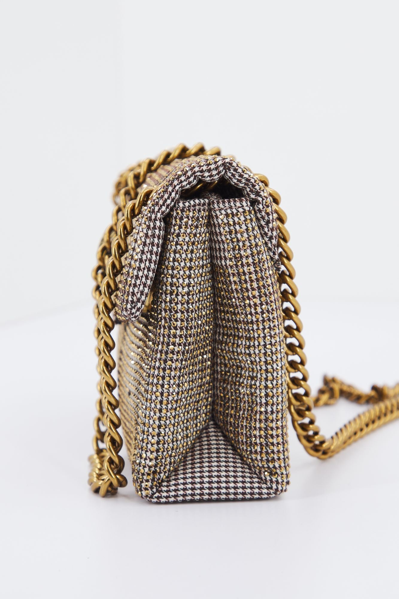 KURT GEIGER LONDON FABRIC MINI KENSINGTON en color ORO (3)