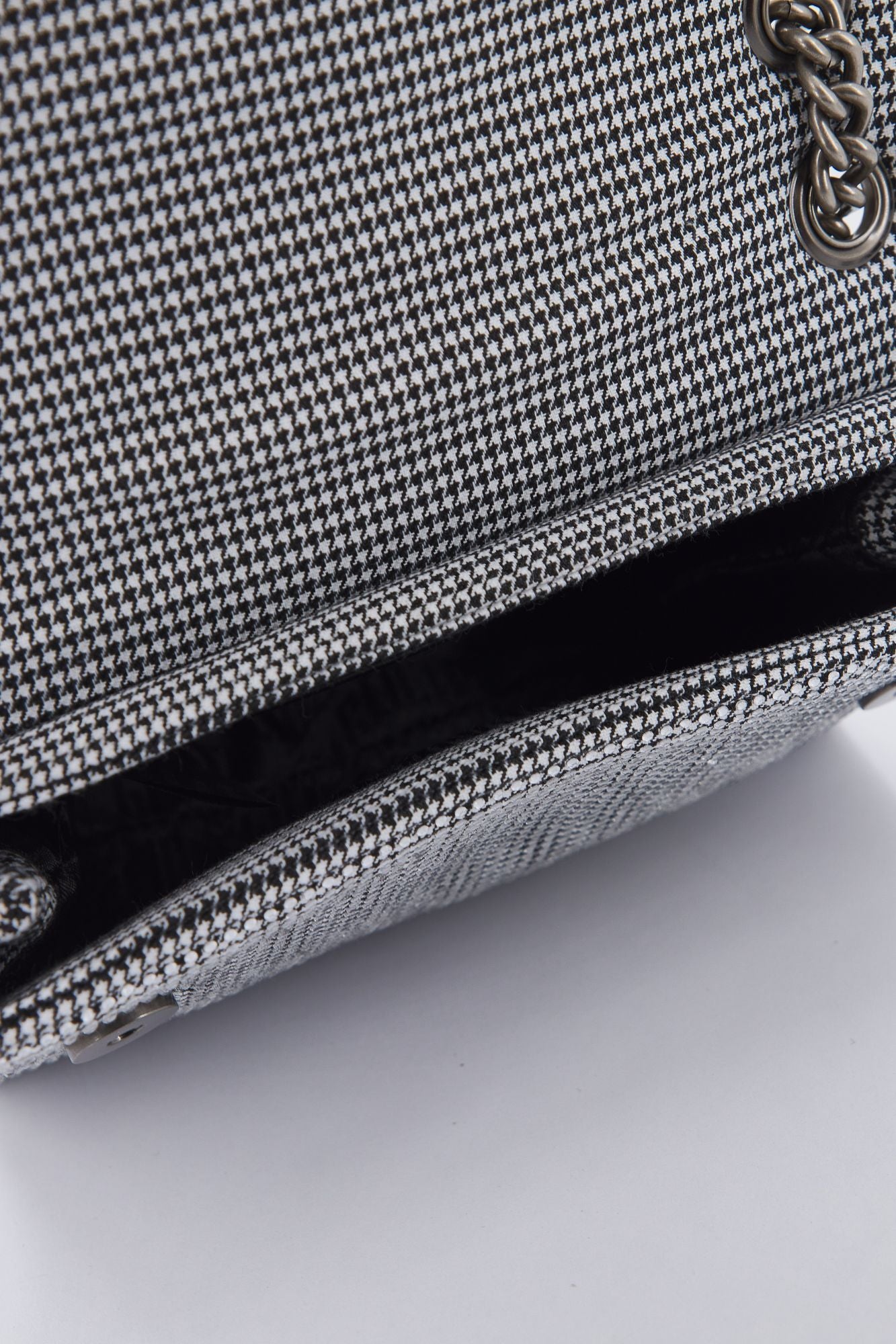 KURT GEIGER LONDON FABRIC MINI KENSINGTON en color PLATA (5)