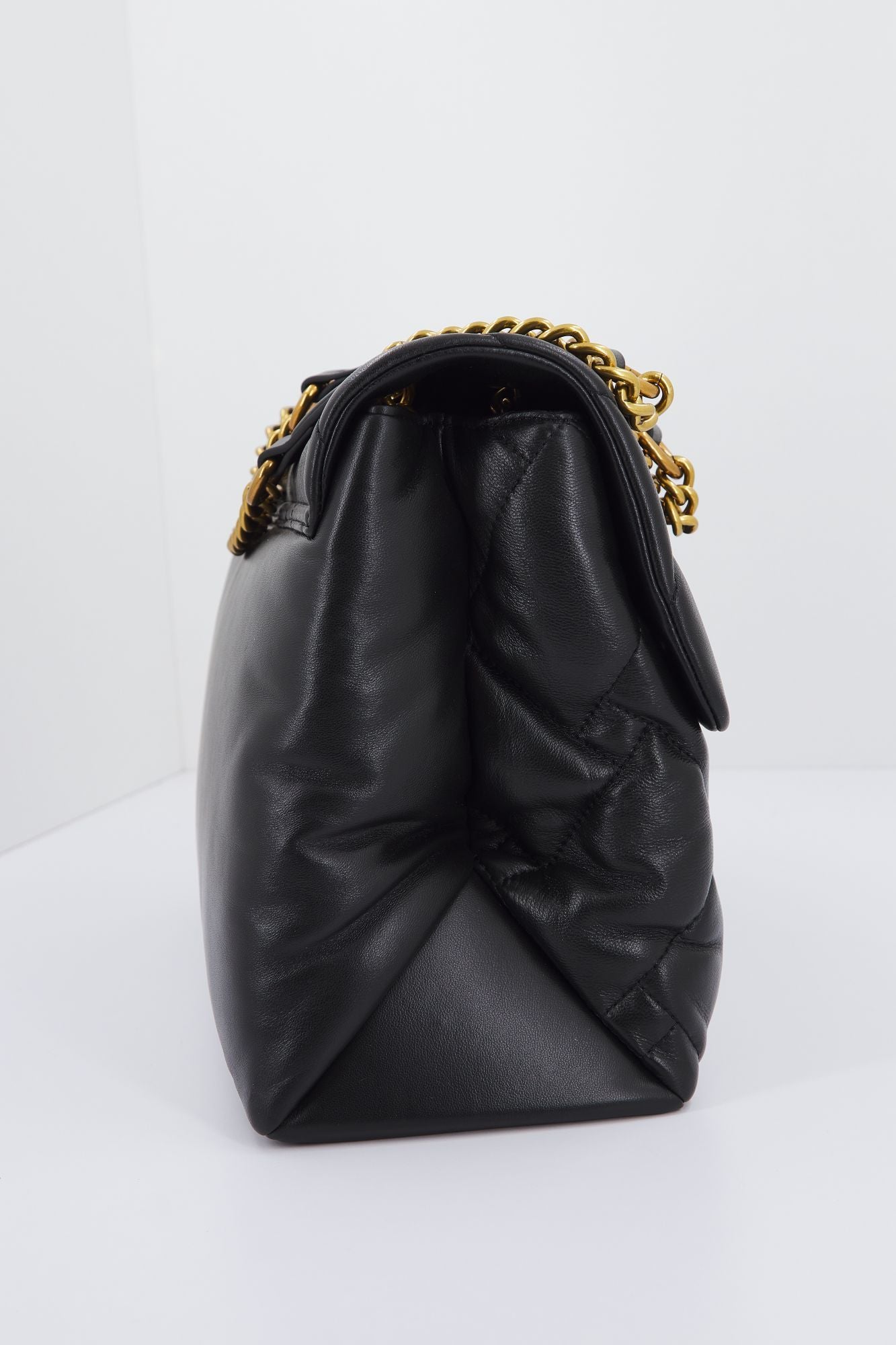 KURT GEIGER LONDON KENSINGTON SOFT XXL BAG en color NEGRO (3)