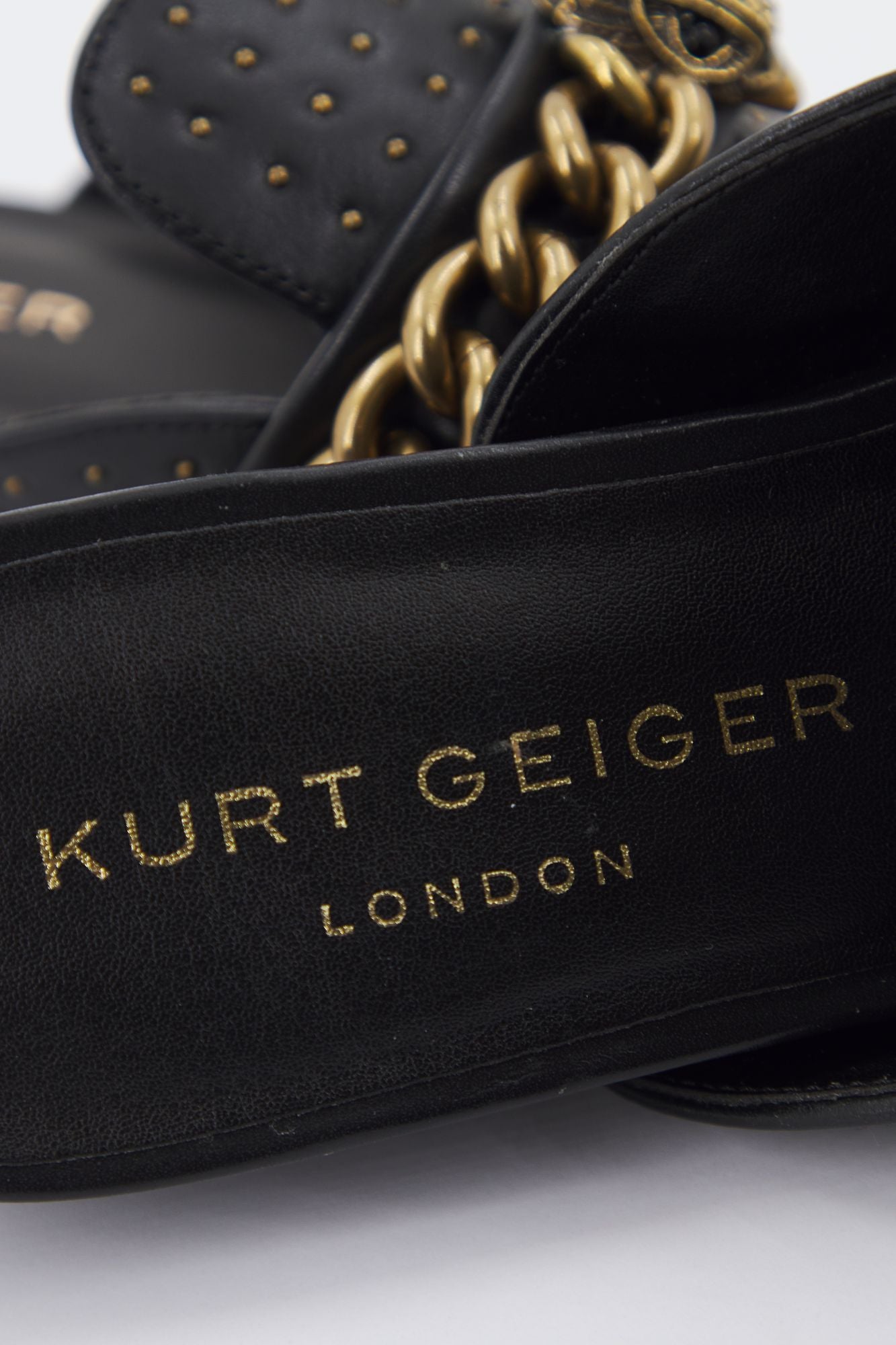 KURT GEIGER LONDON CHELSEA MULE en color NEGRO (4)