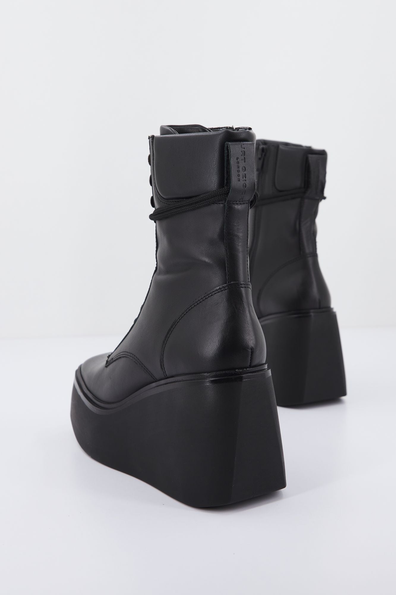 KURT GEIGER LONDON STATELY LACE UP BOOT en color NEGRO (3)