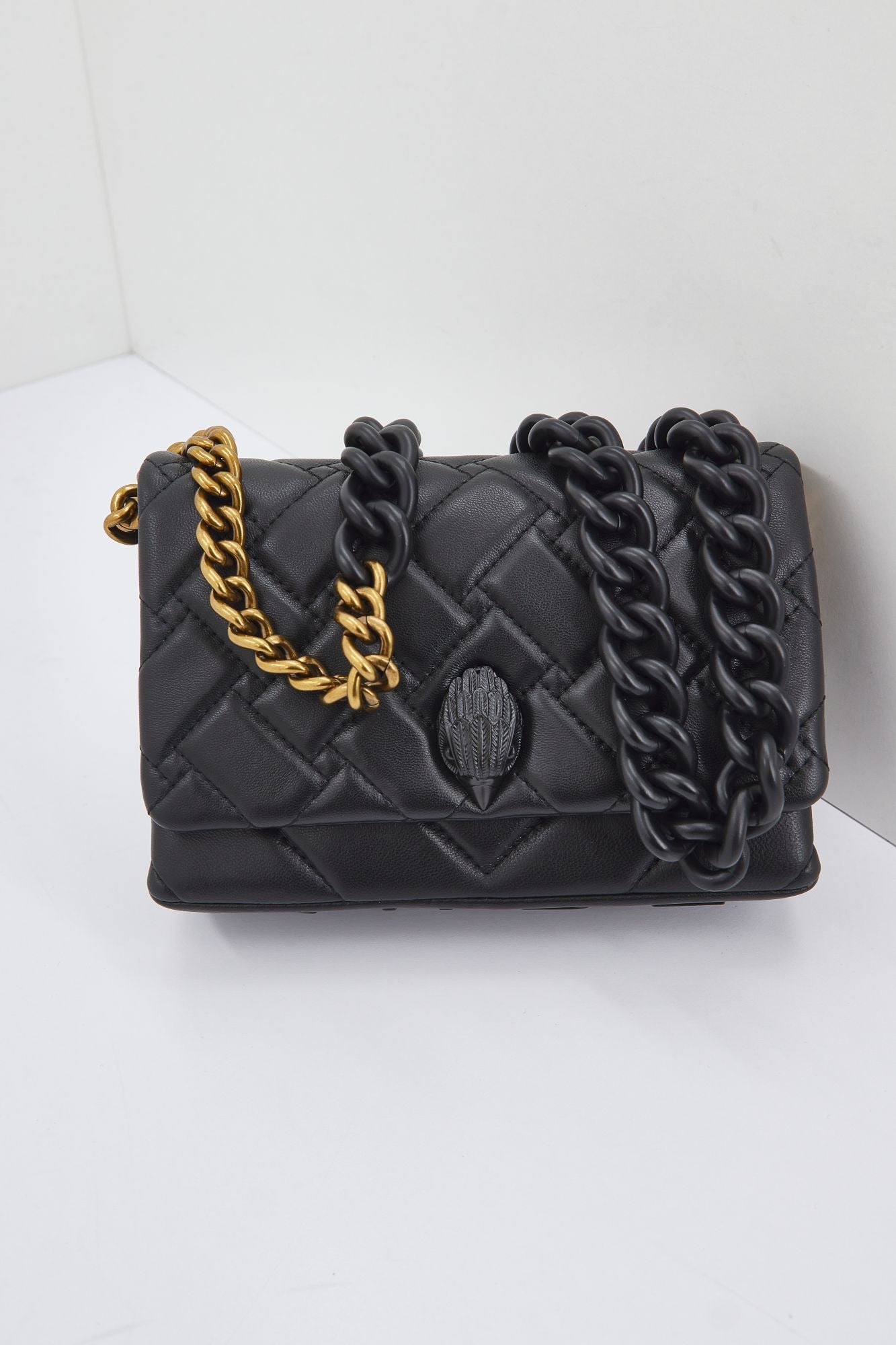 KURT GEIGER LONDON MINI KENSINGTON FLAP en color NEGRO (1)