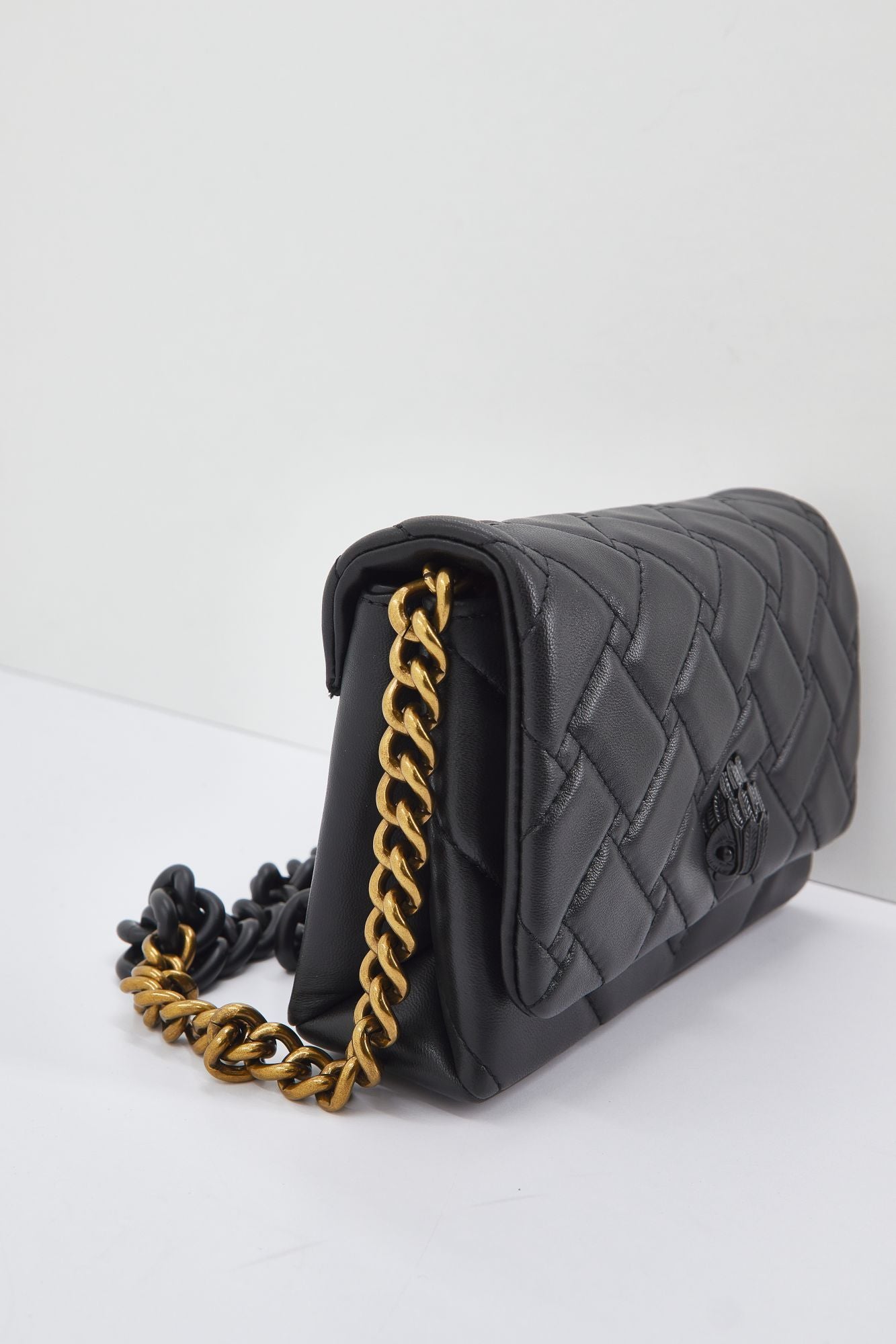 KURT GEIGER LONDON MINI KENSINGTON FLAP en color NEGRO (2)