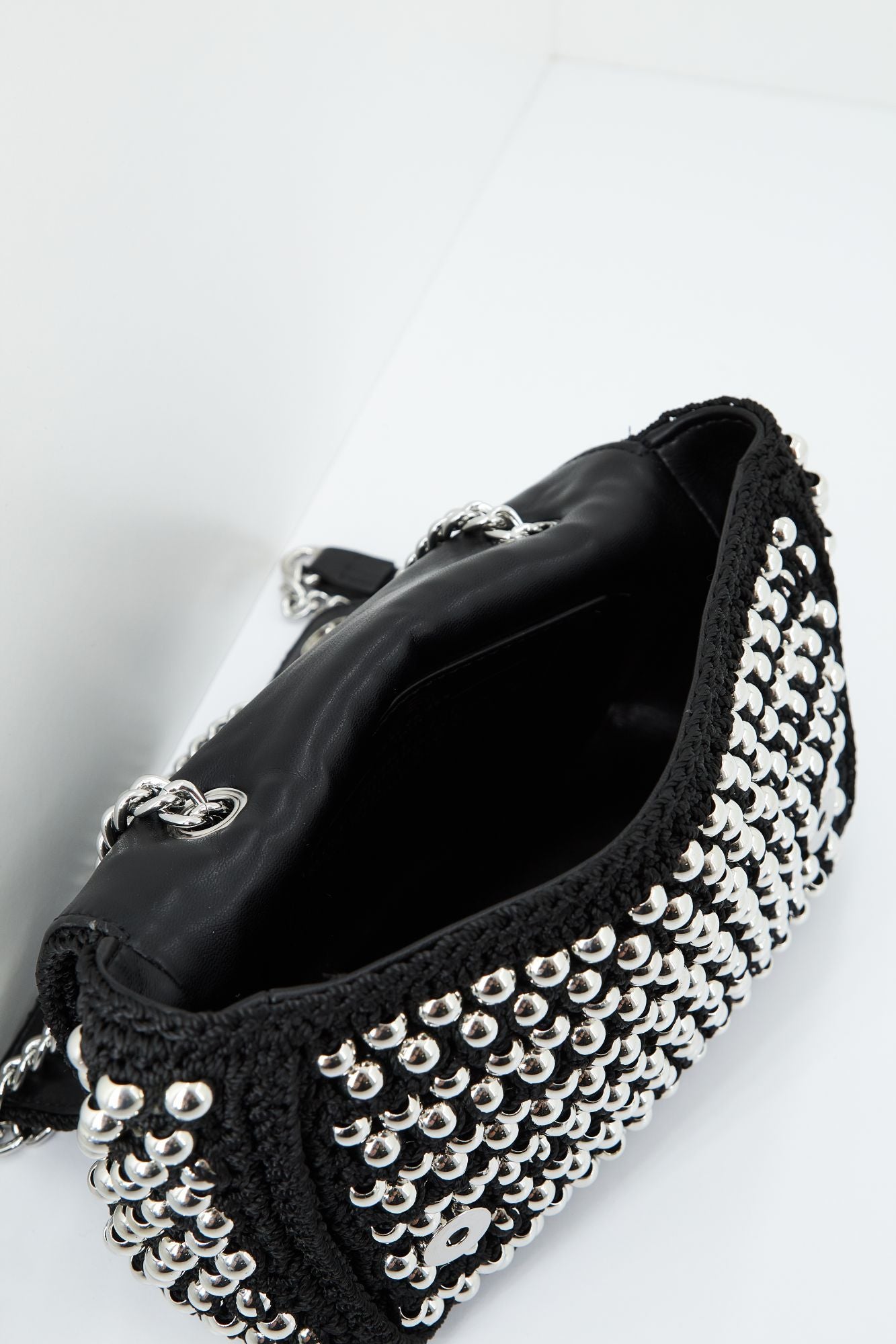 KURT GEIGER LONDON CROCHET MD KENSINGTON en color NEGRO (4)